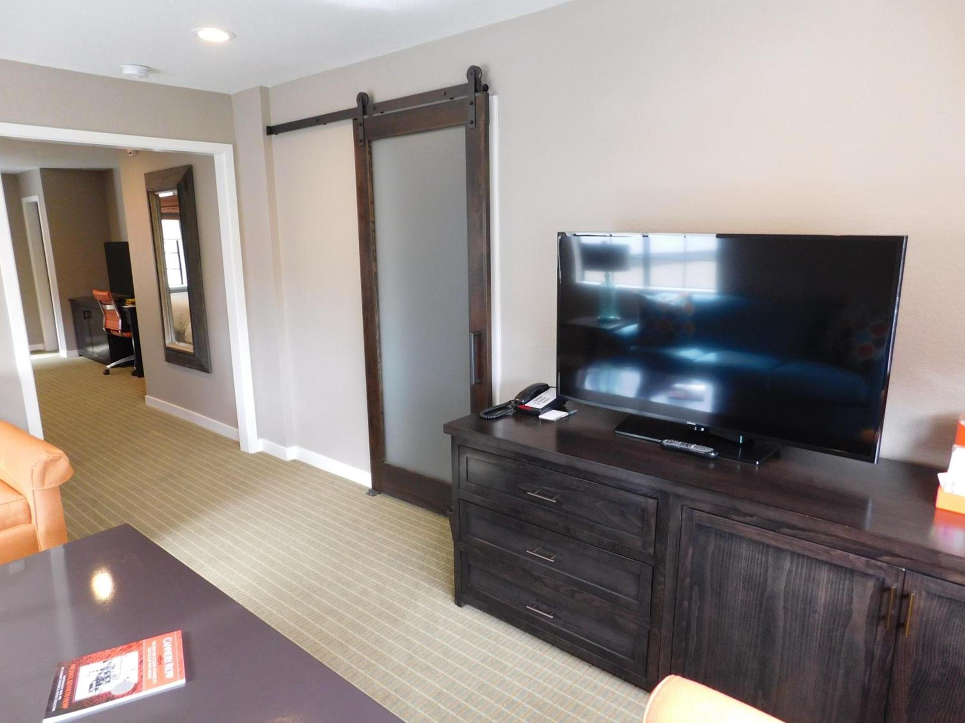 Wave Street Inn photo 35