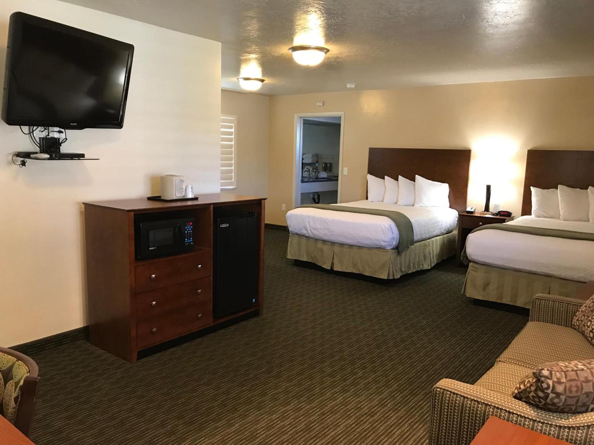 Dinosaur Inn & Suites photo 4