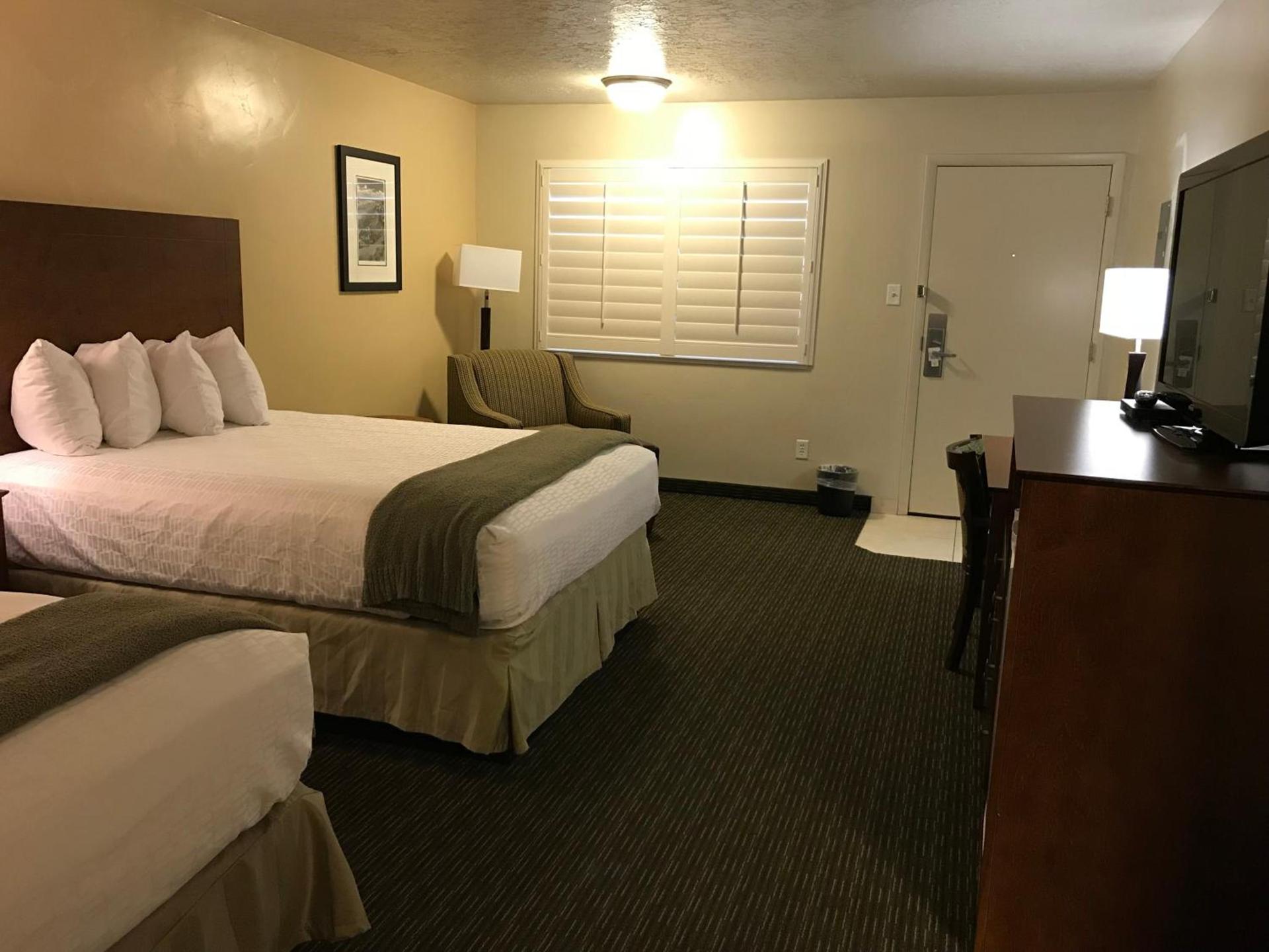 Dinosaur Inn & Suites photo 29