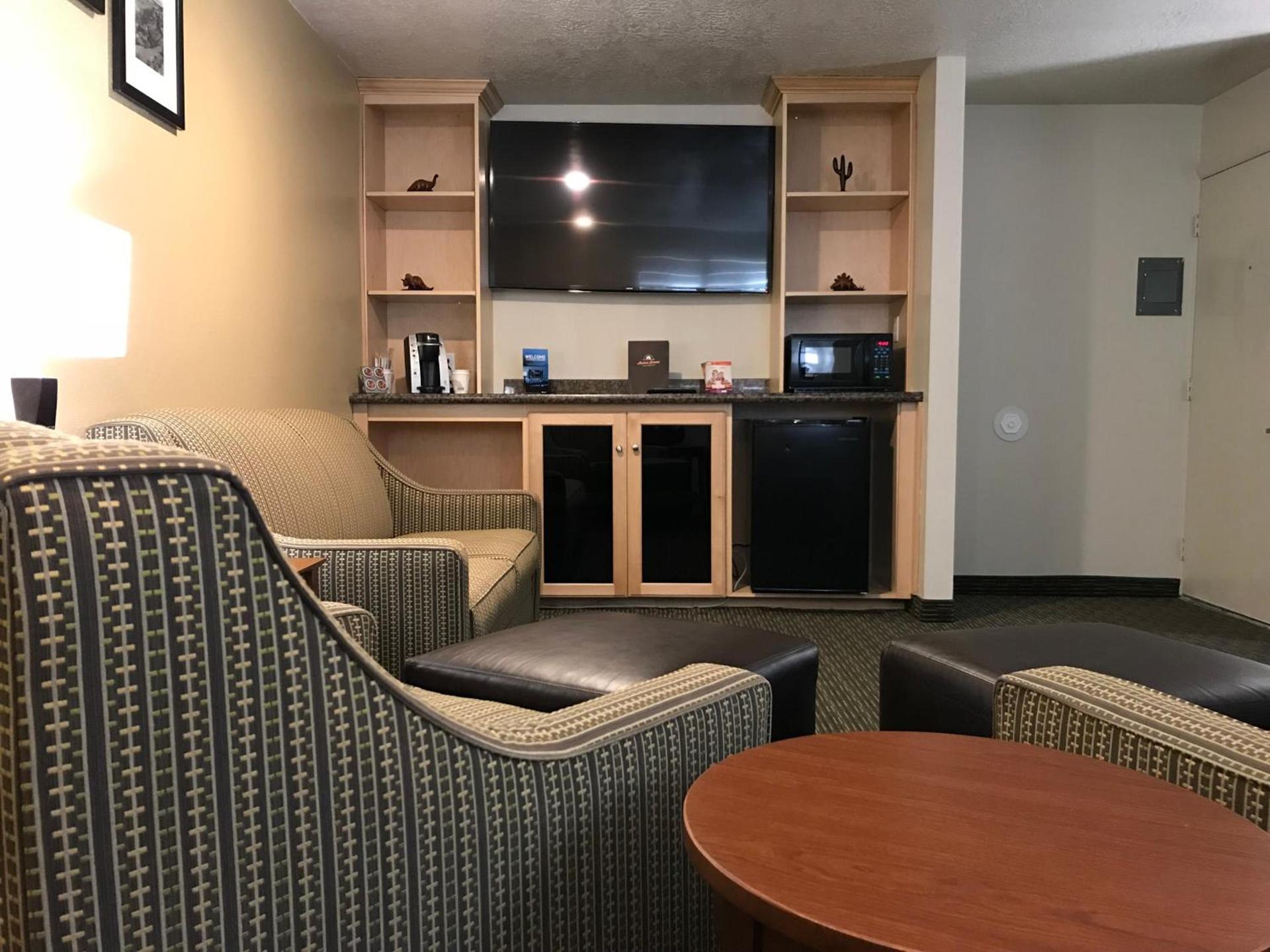 Dinosaur Inn & Suites photo 21