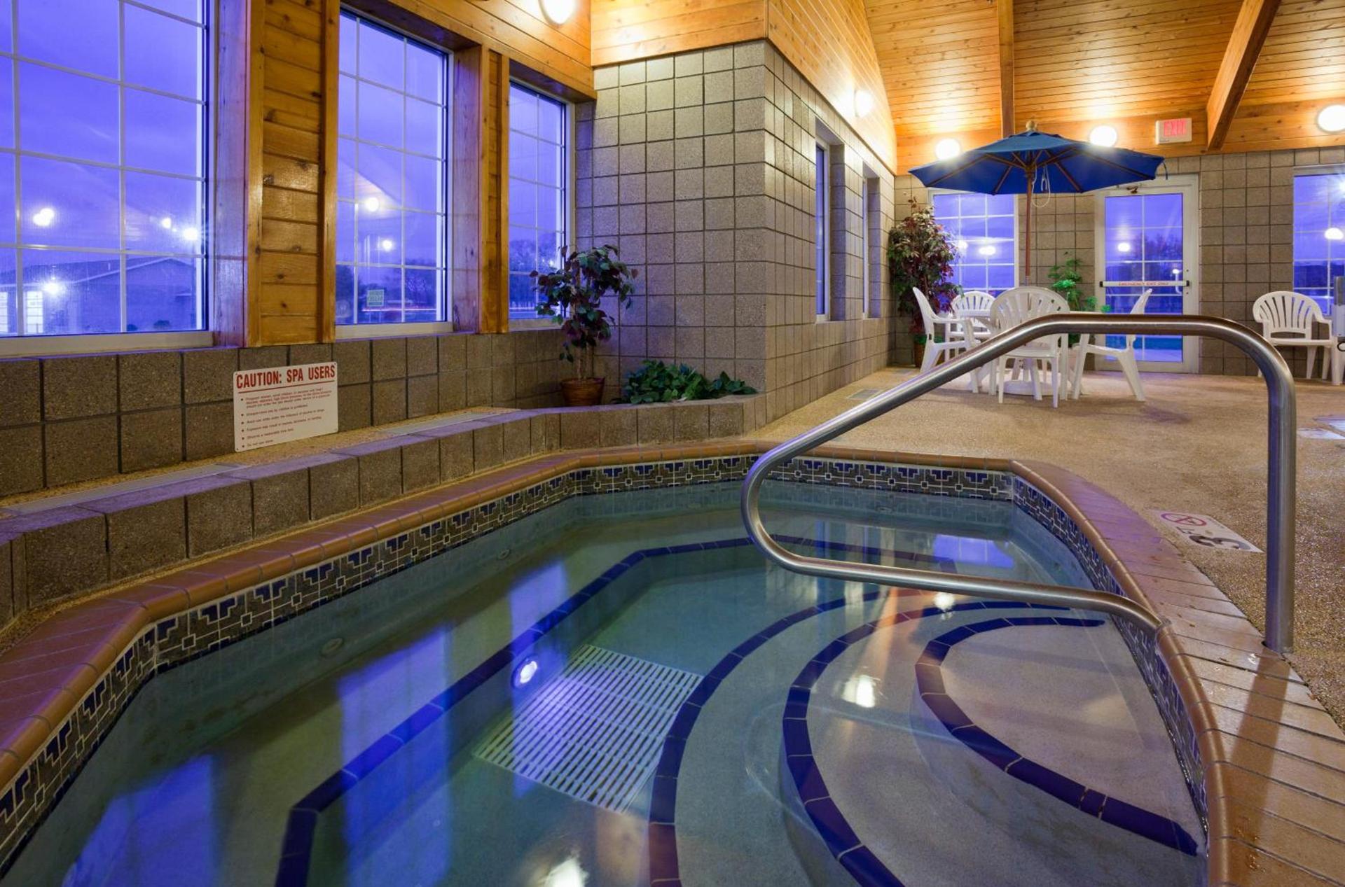 Paynesville Inn & Suites photo 7