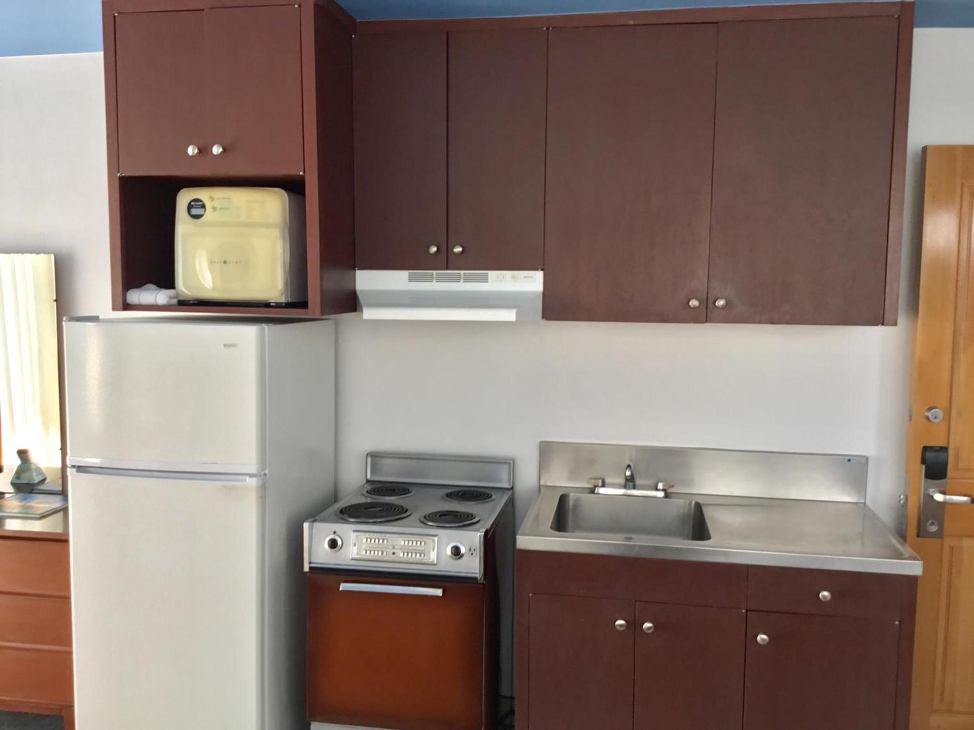 Holiday Surf Hotel (with full kitchen) photo 28