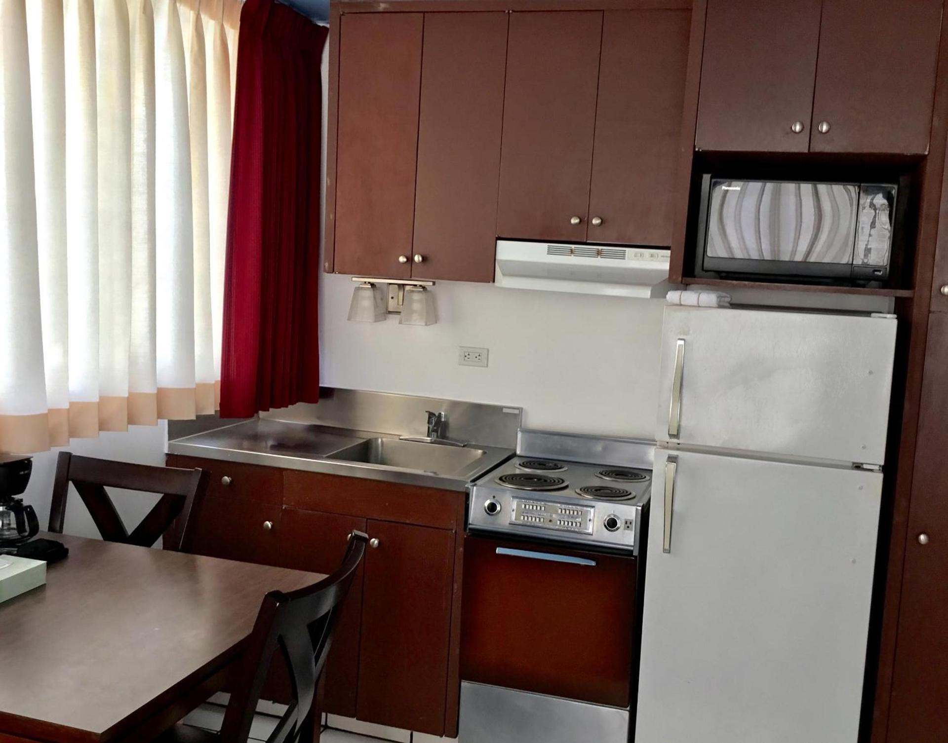 Holiday Surf Hotel (with full kitchen) photo 37