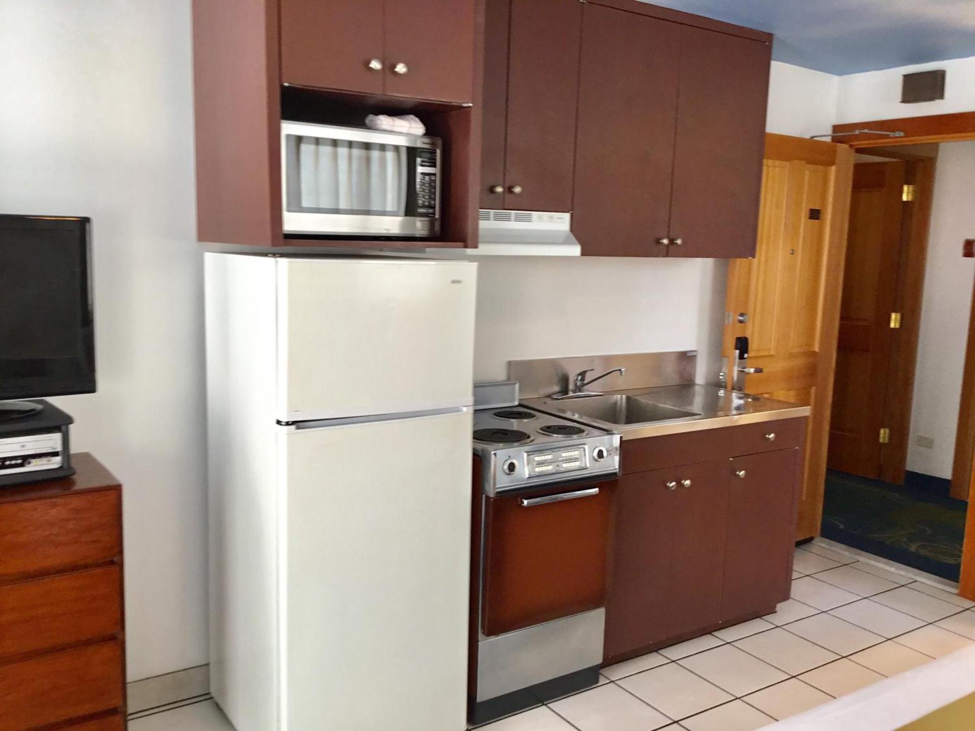 Holiday Surf Hotel (with full kitchen) photo 46