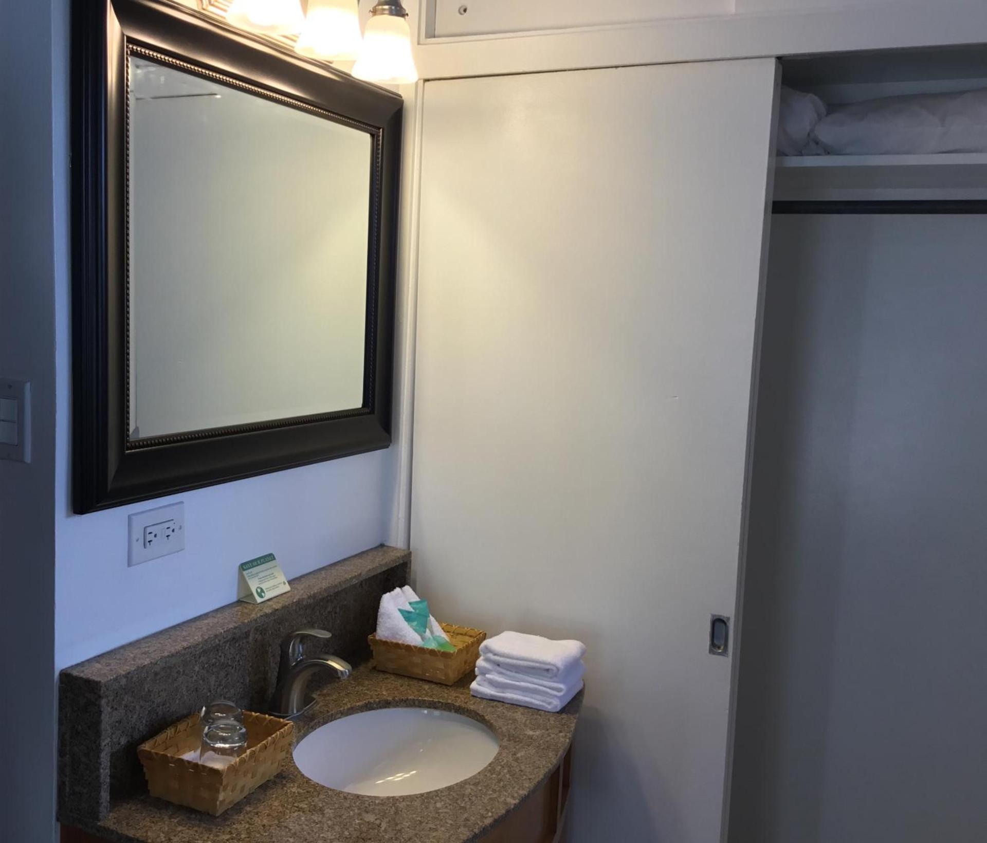 Holiday Surf Hotel (with full kitchen) photo 14