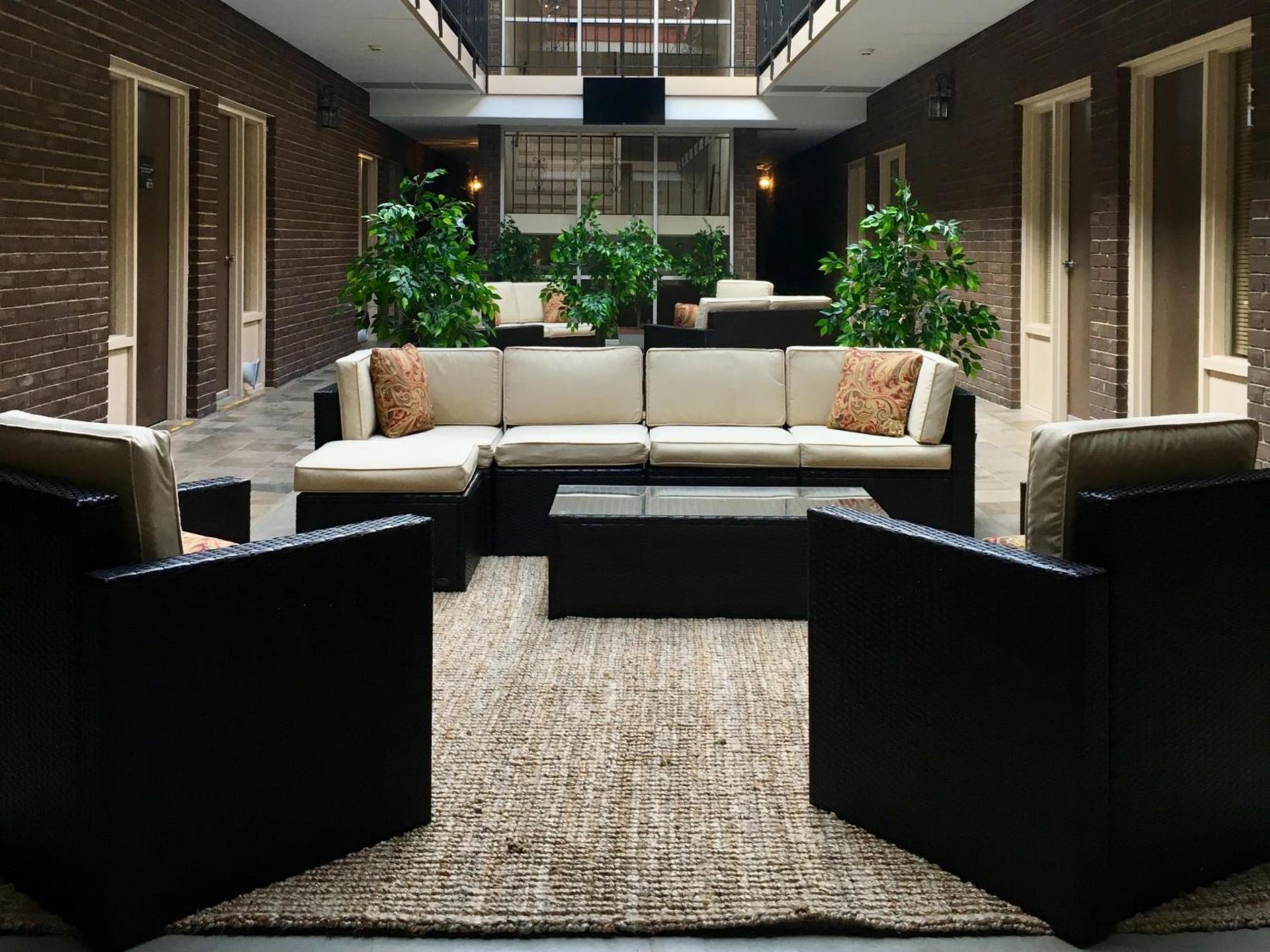 The Stables Inn & Suites photo 3