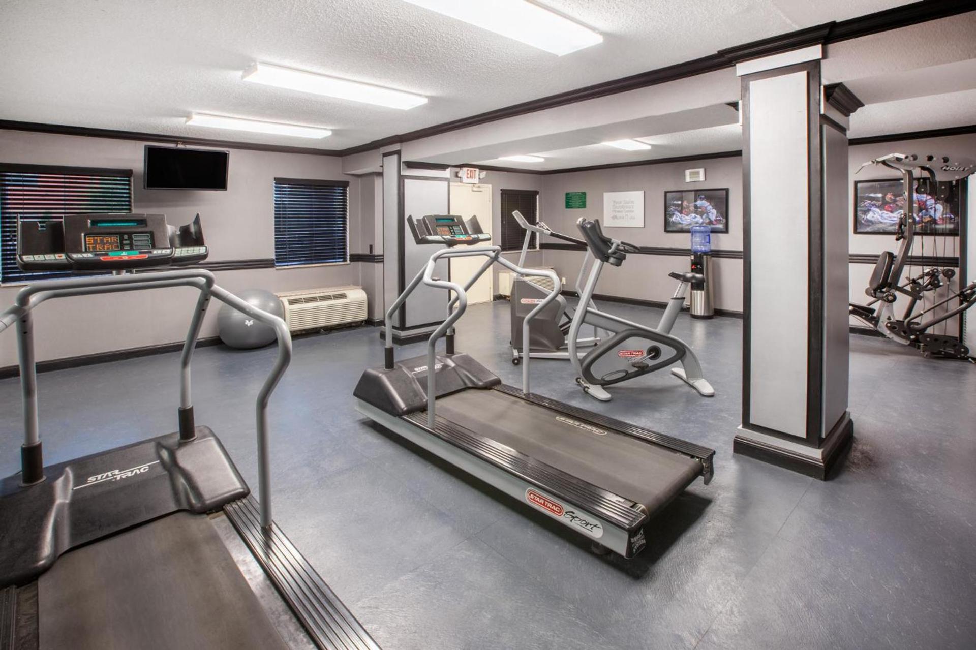 Americas Best Value Inn Canton photo 27