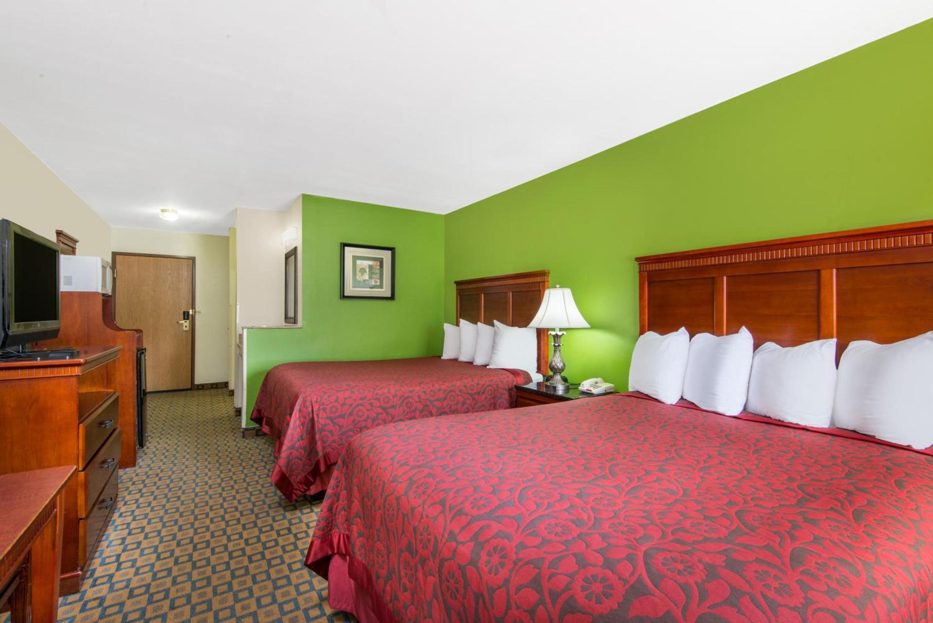Days Inn & Suites by Wyndham Wichita photo 23
