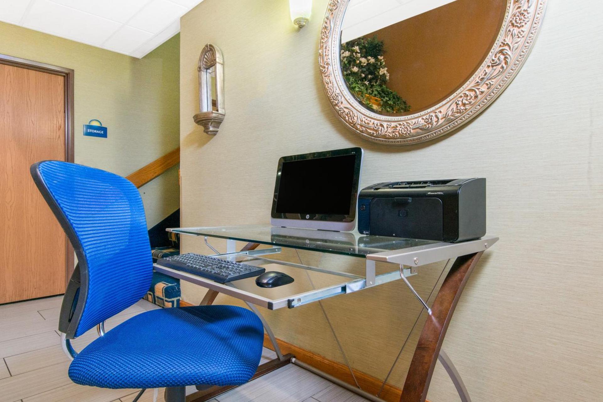Days Inn & Suites by Wyndham Wichita photo 17