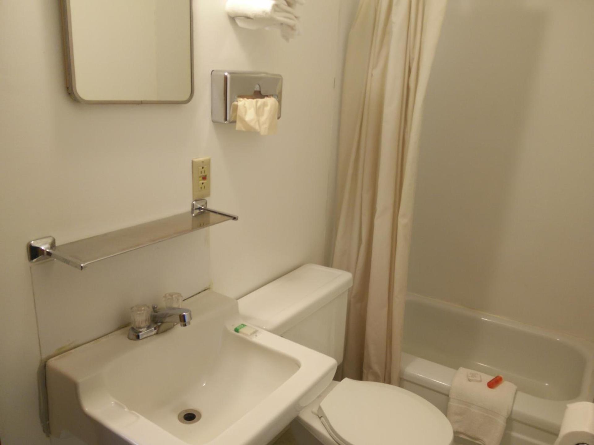 Marina Motel photo 15