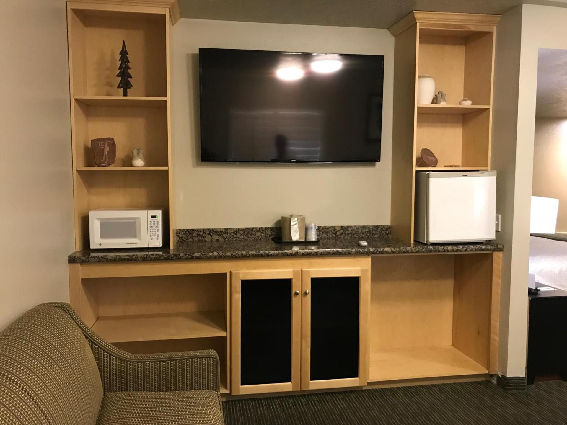 Dinosaur Inn & Suites photo 34