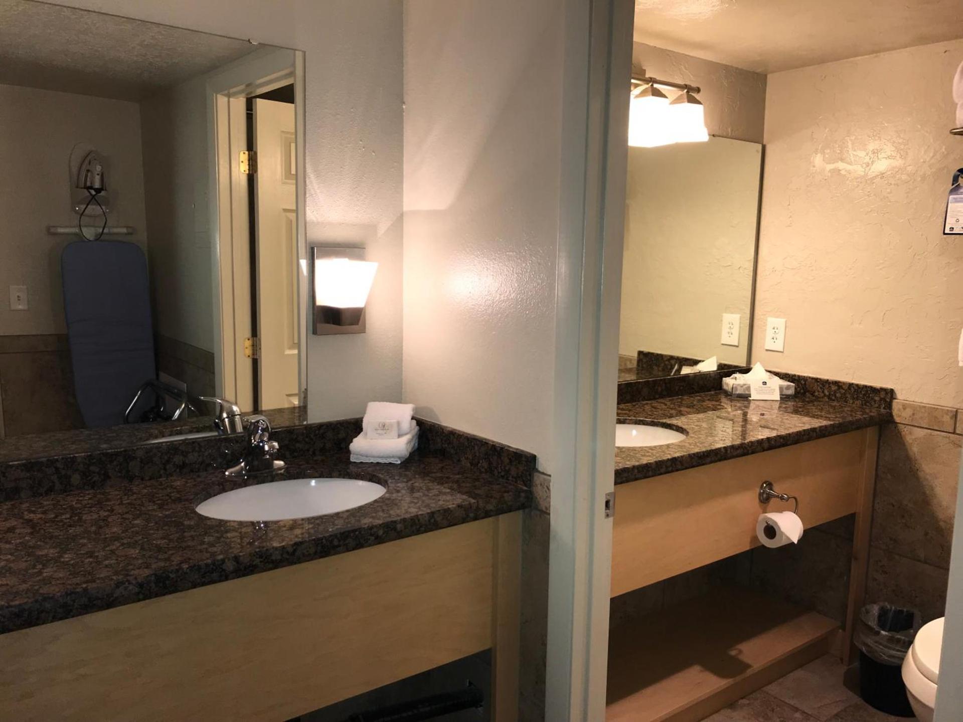 Dinosaur Inn & Suites photo 31