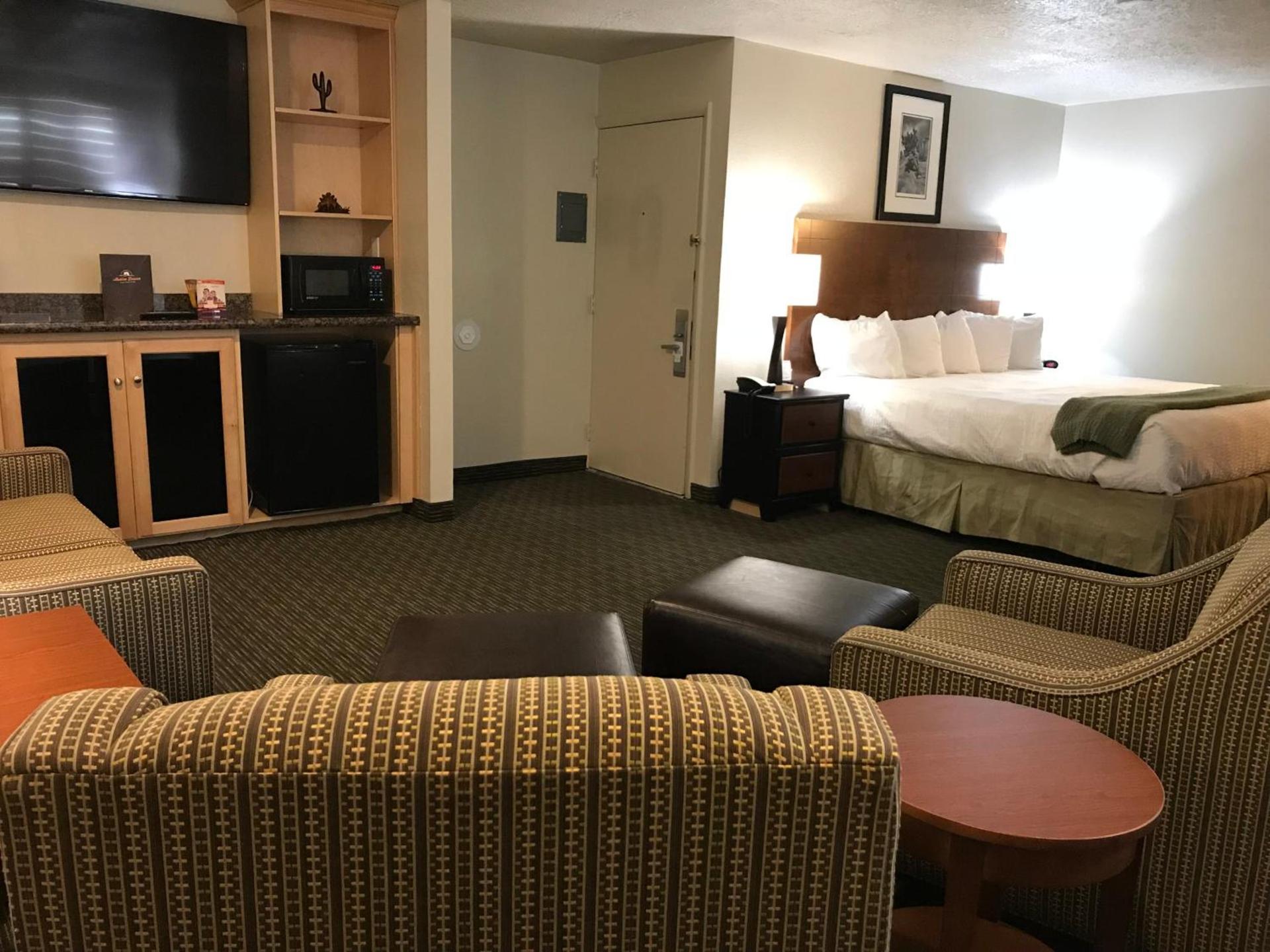 Dinosaur Inn & Suites photo 10