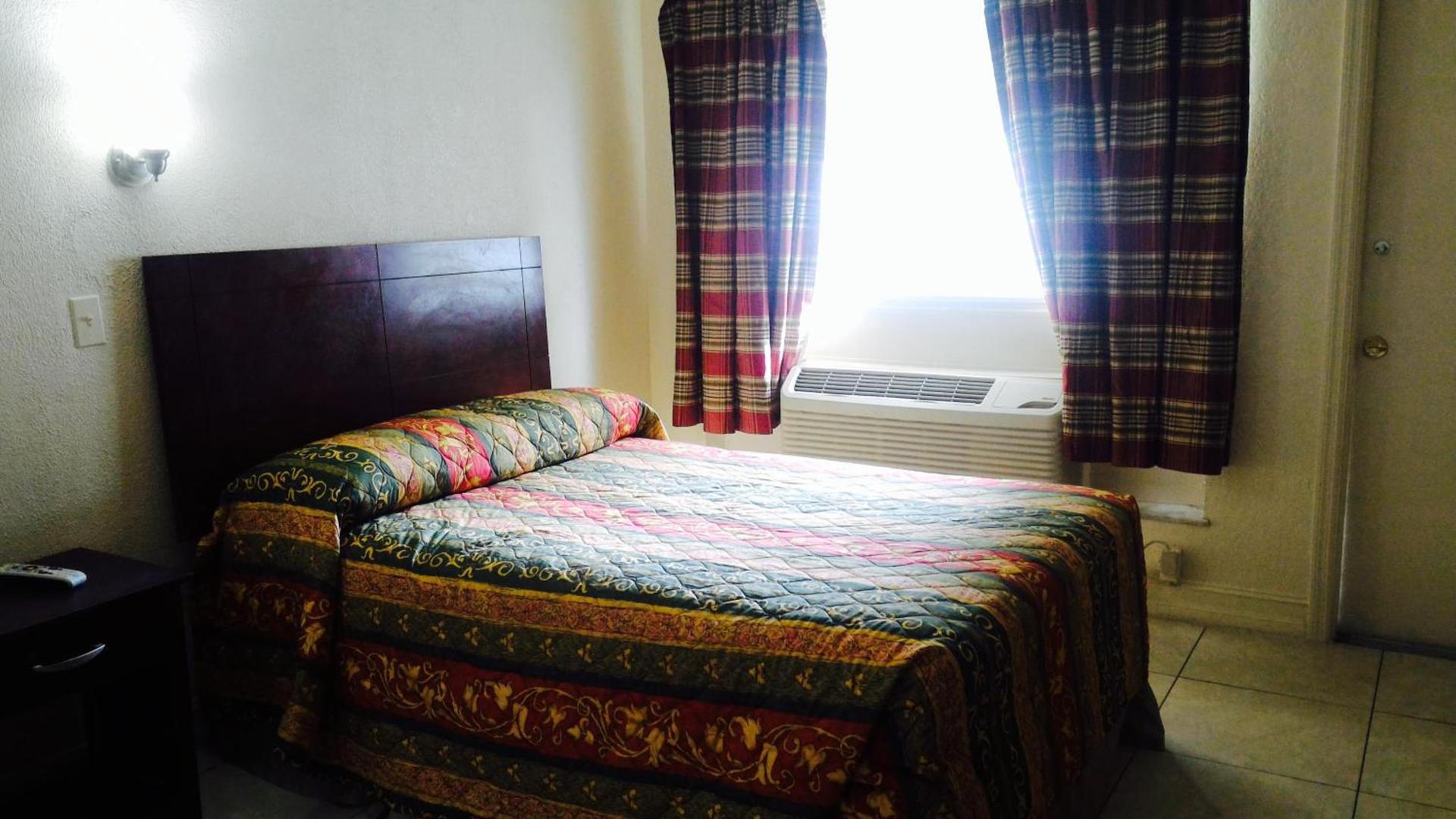 Sunset Inn- Fort Pierce, FL photo 33