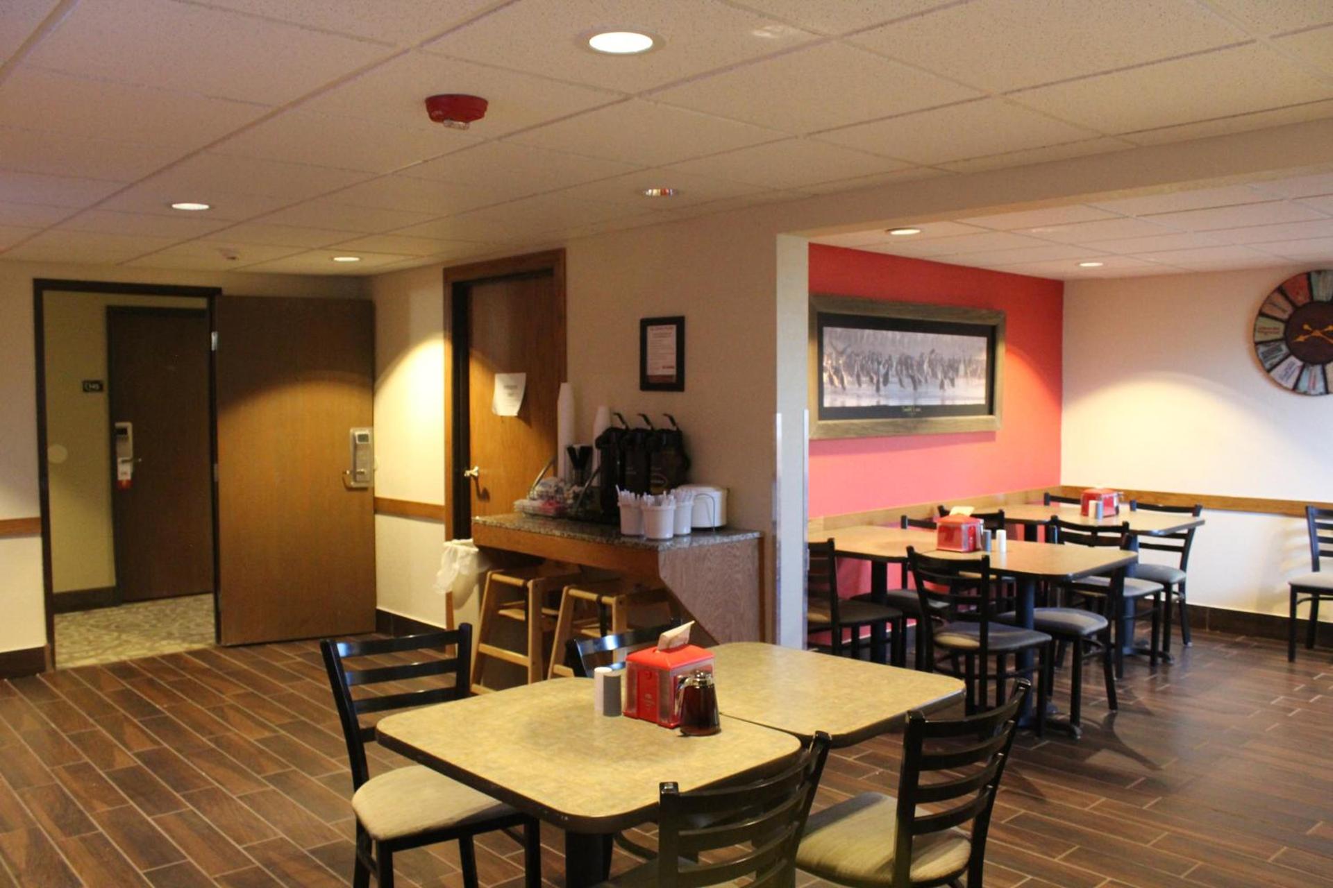 Super 8 by Wyndham Kearney photo 21
