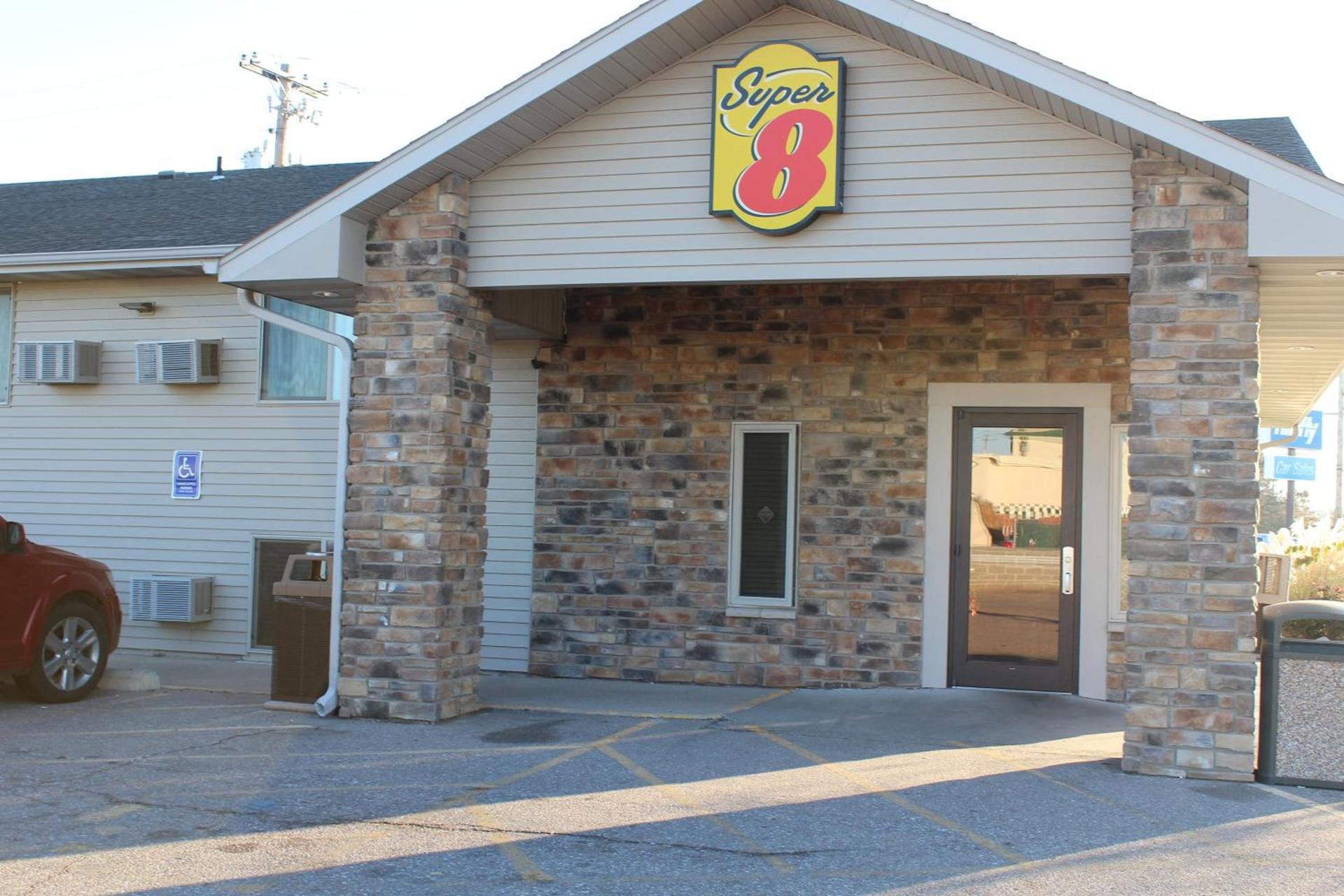 Super 8 by Wyndham Kearney photo 25