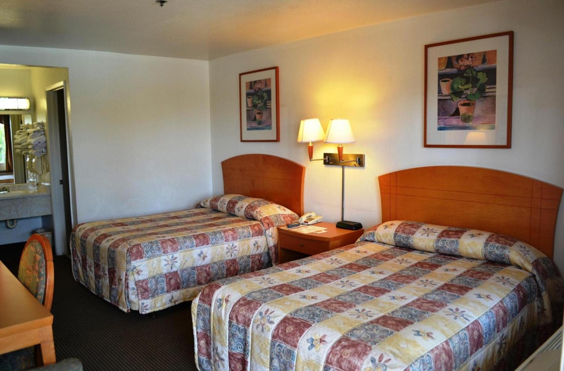 Fresno Inn photo 17