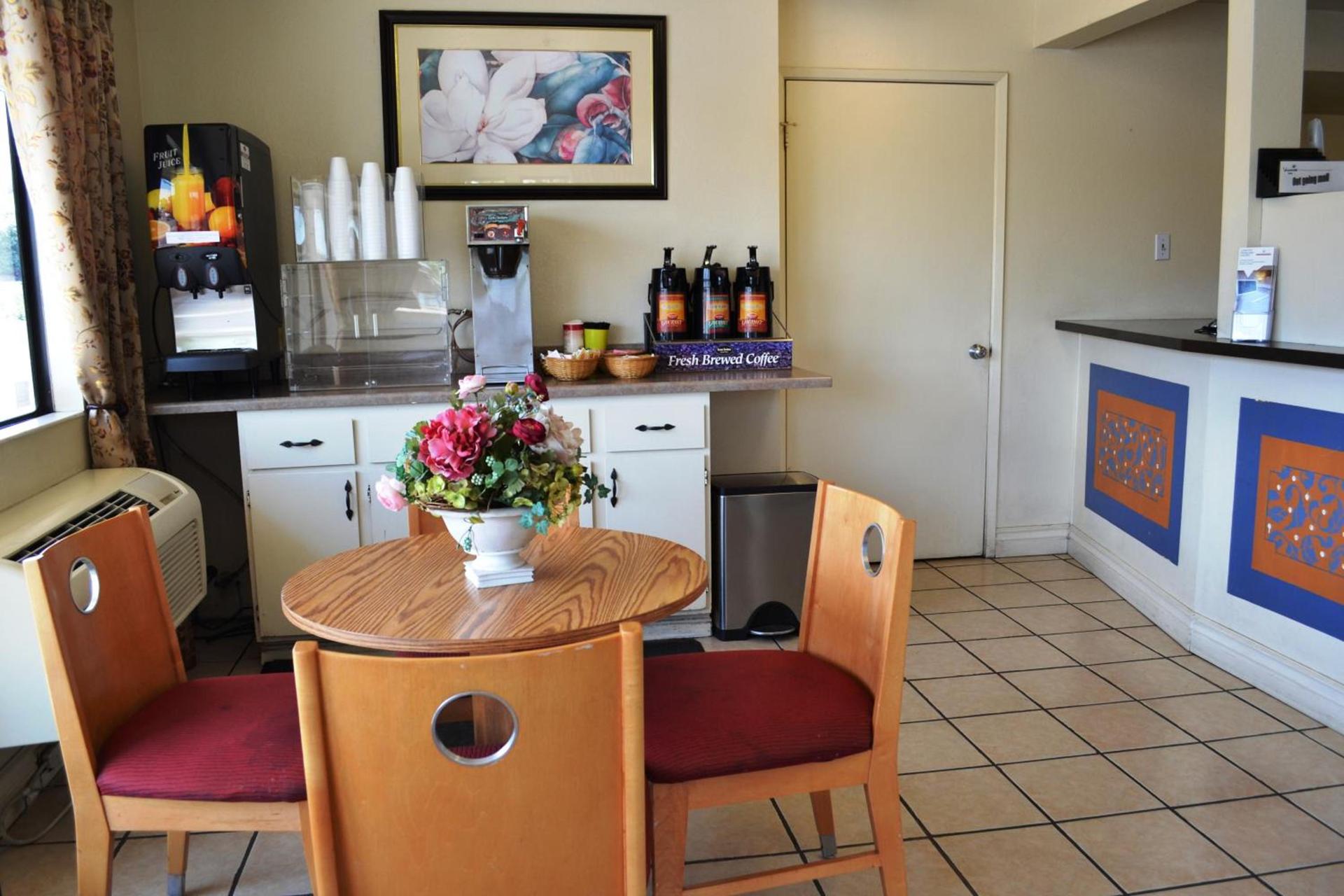 Fresno Inn photo 9
