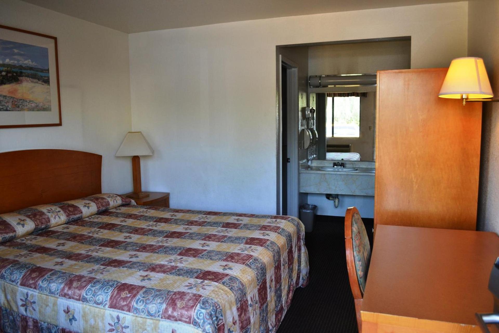Fresno Inn photo 12