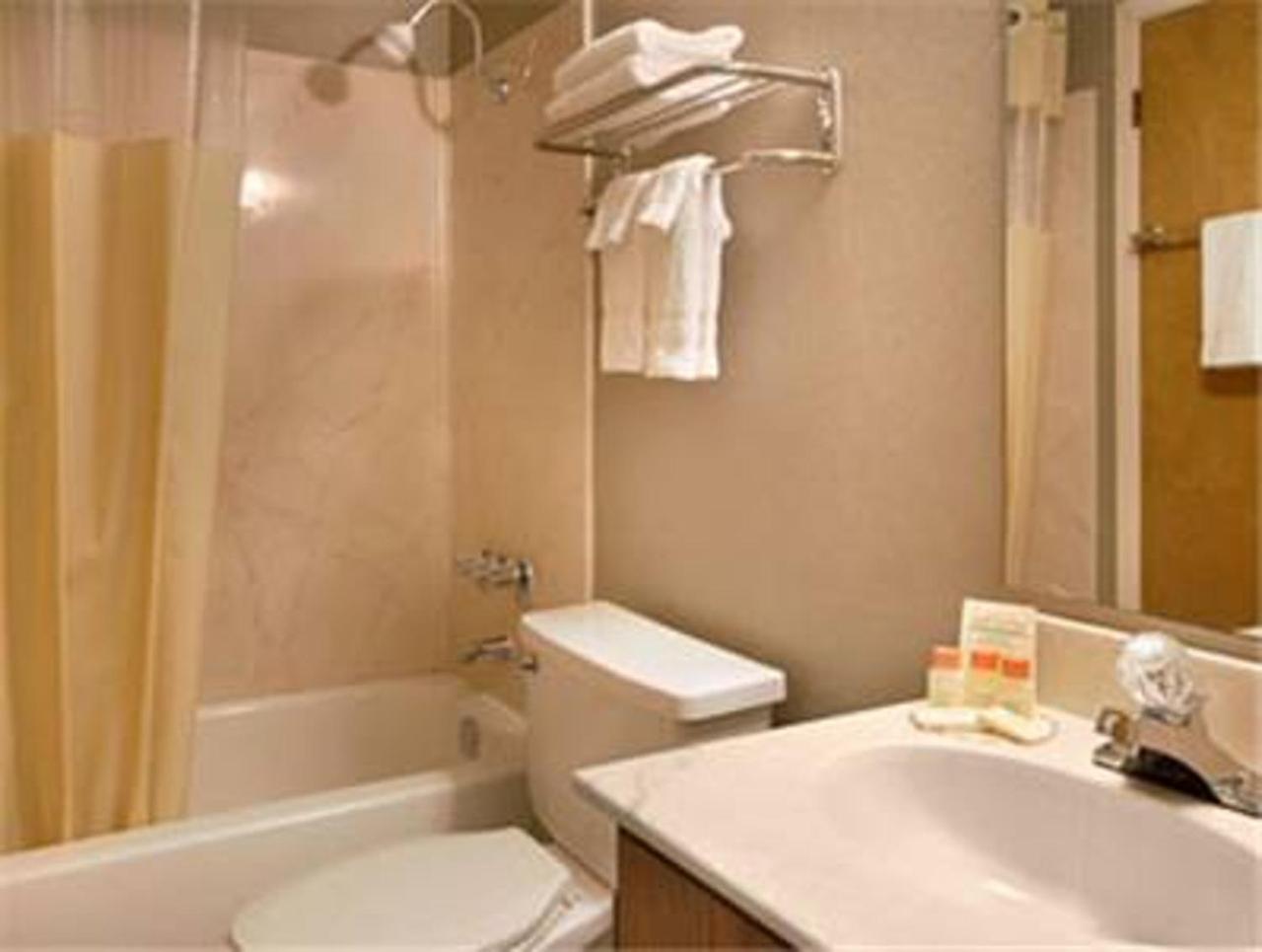 Knights Inn Longview photo 22