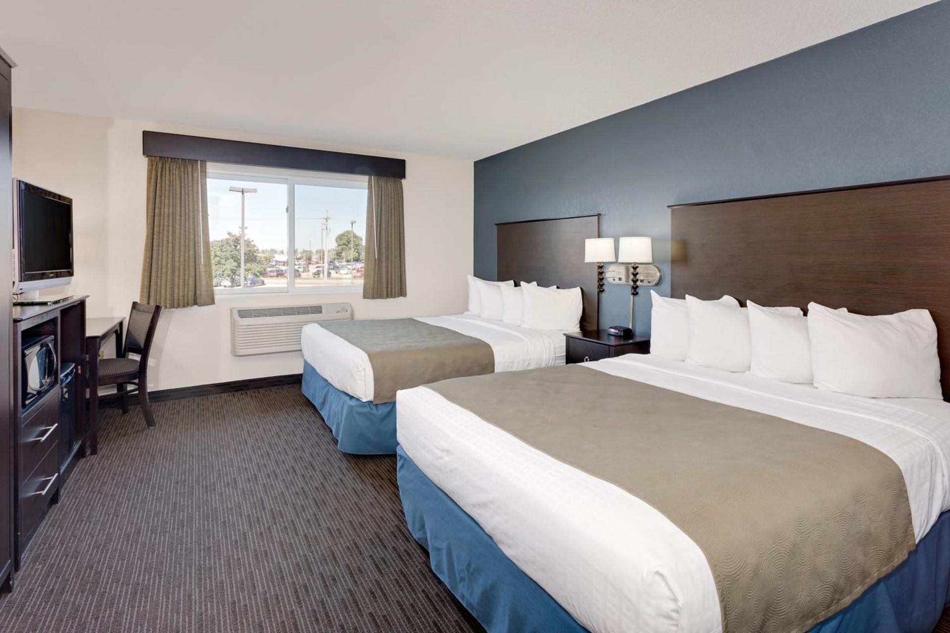 Baymont by Wyndham Owatonna photo 95