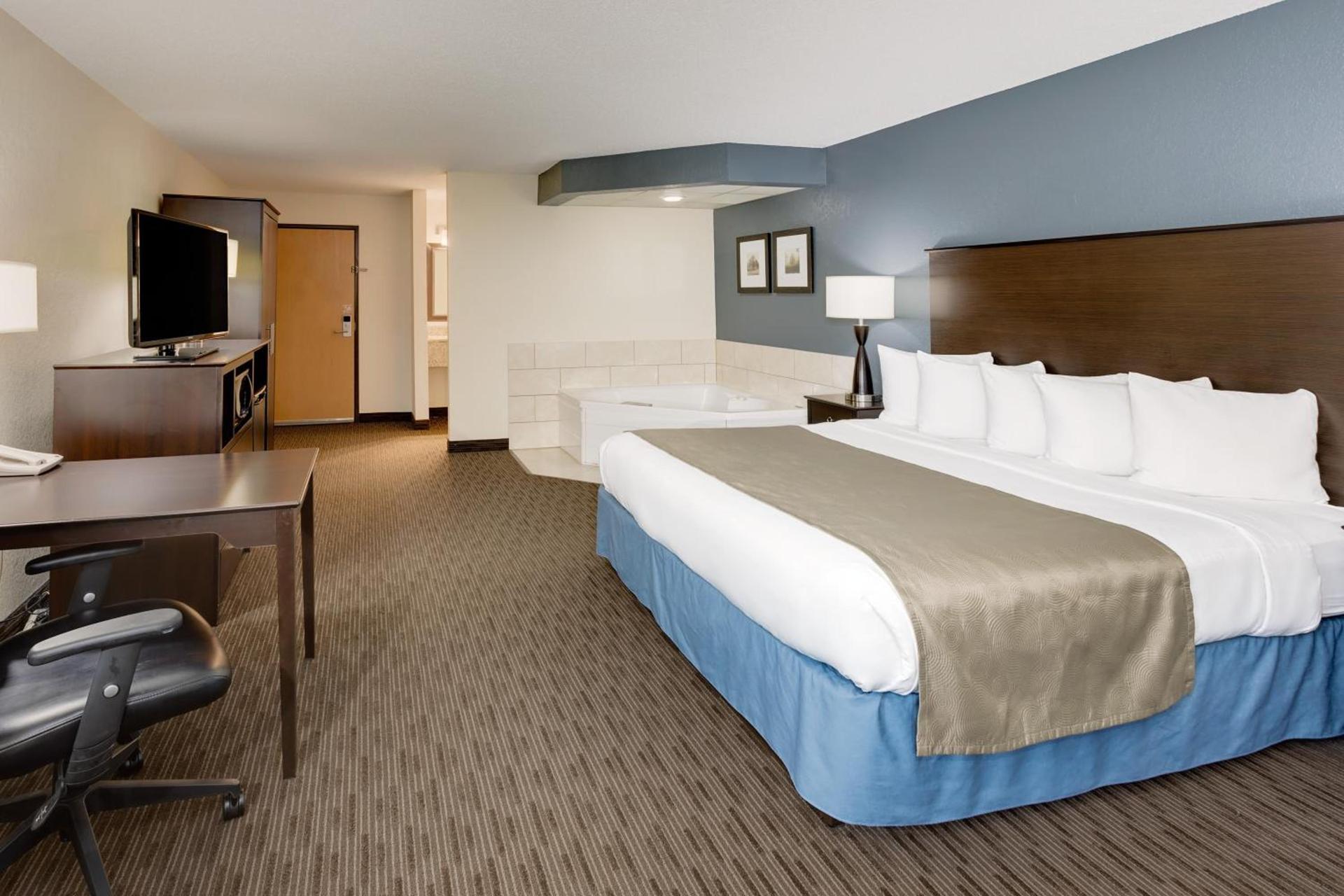Baymont by Wyndham Owatonna photo 81
