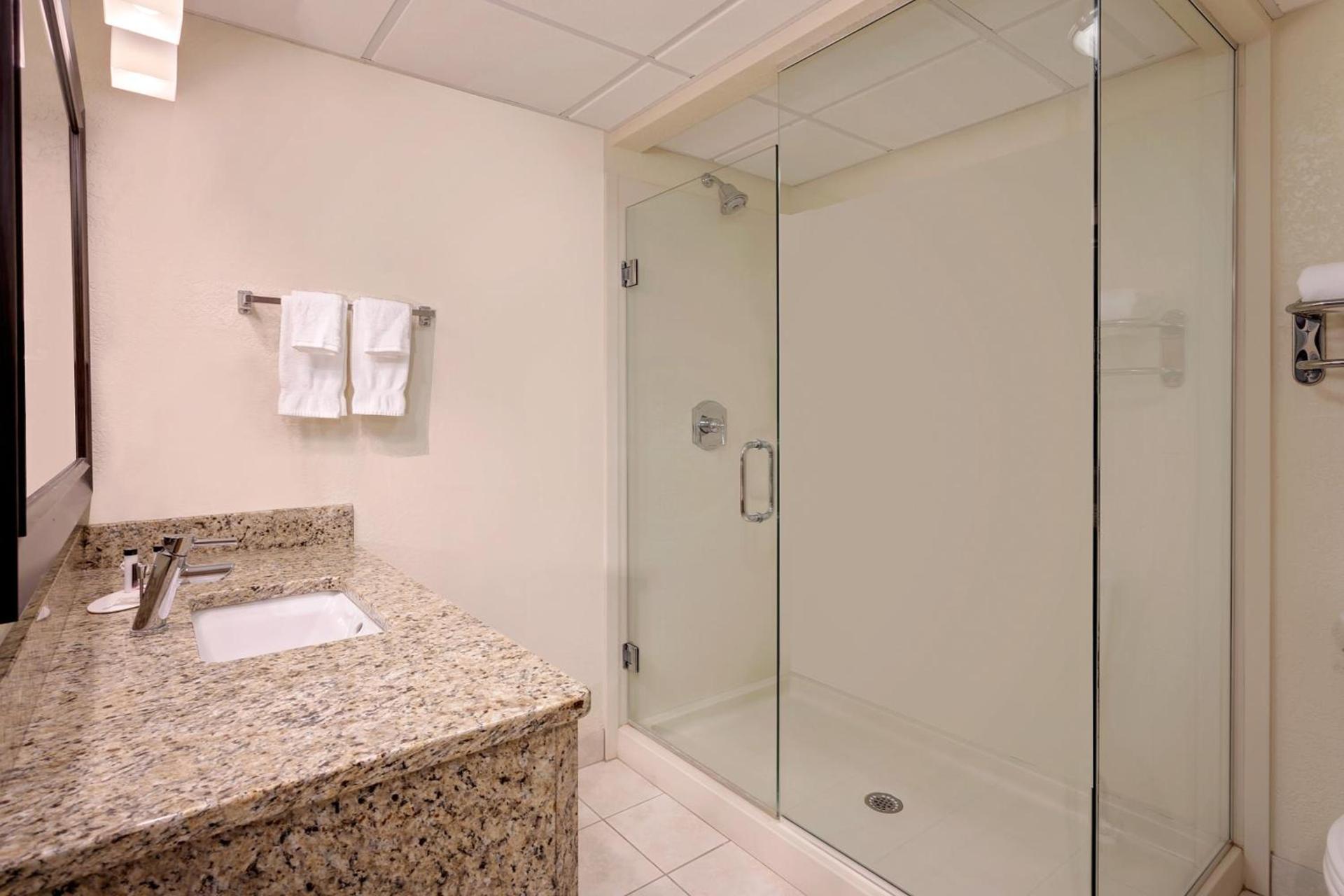 Baymont by Wyndham Owatonna photo 85