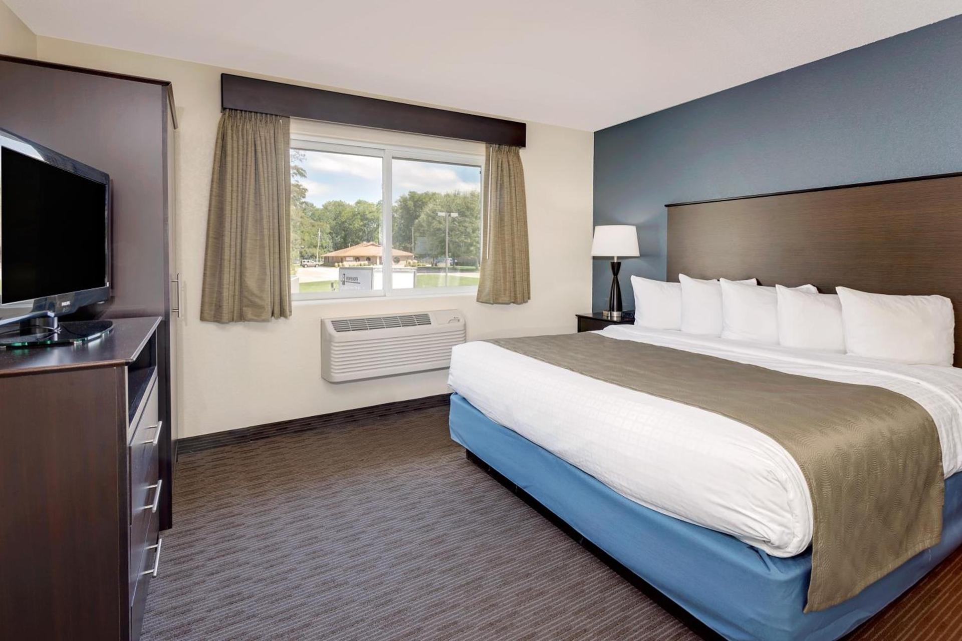 Baymont by Wyndham Owatonna photo 86