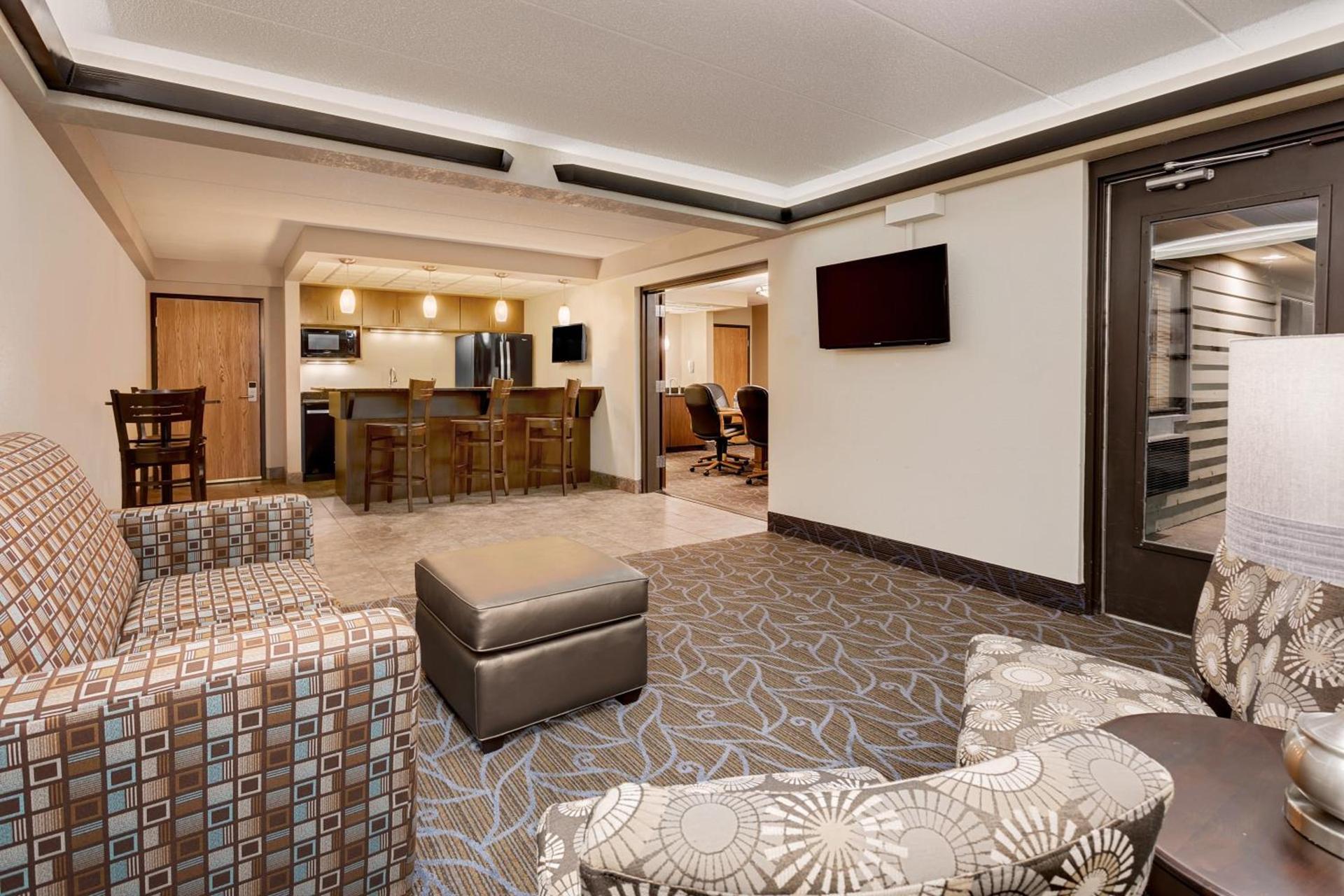 Baymont by Wyndham Owatonna photo 94