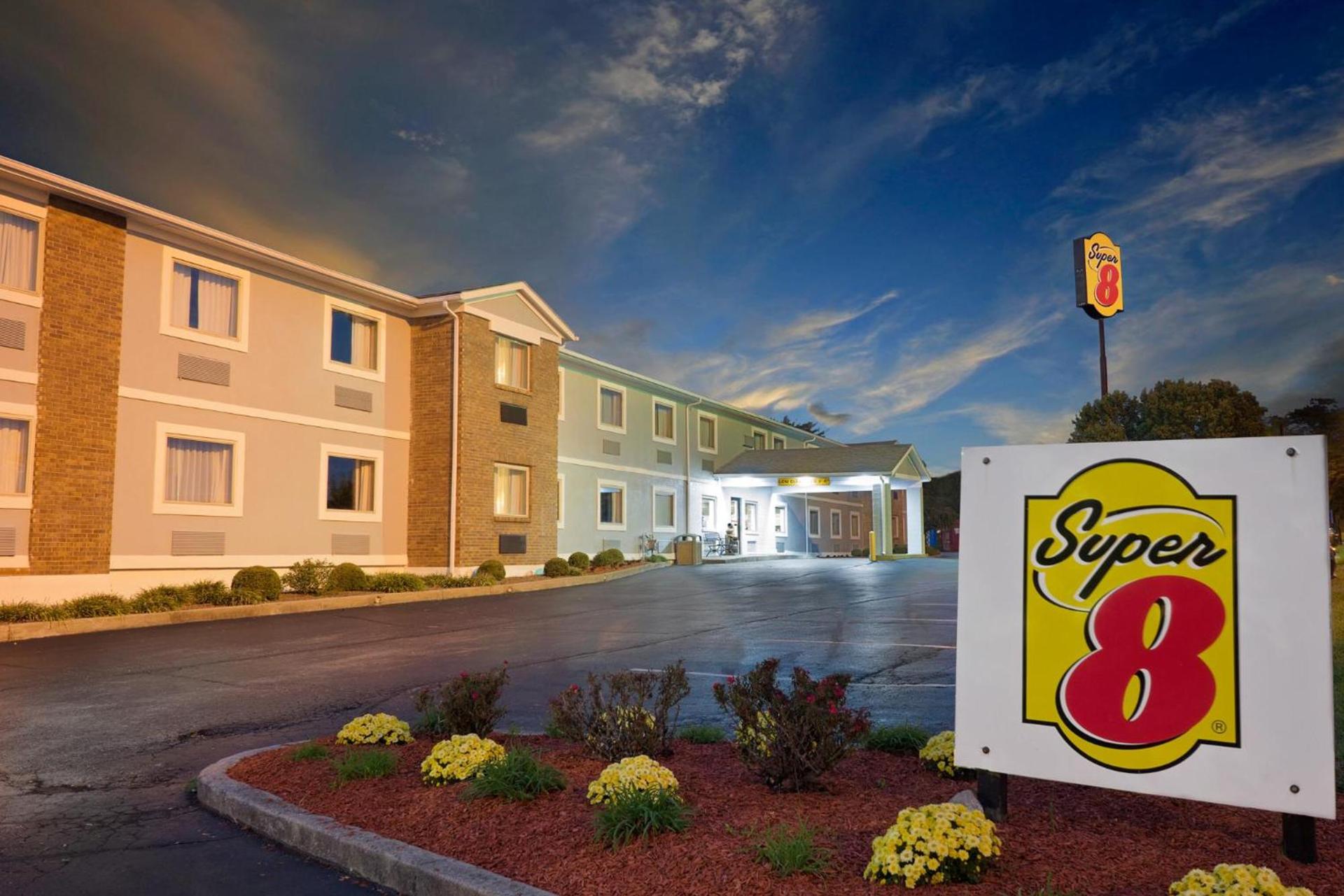 Super 8 by Wyndham Lexington Hamburg Area photo 41