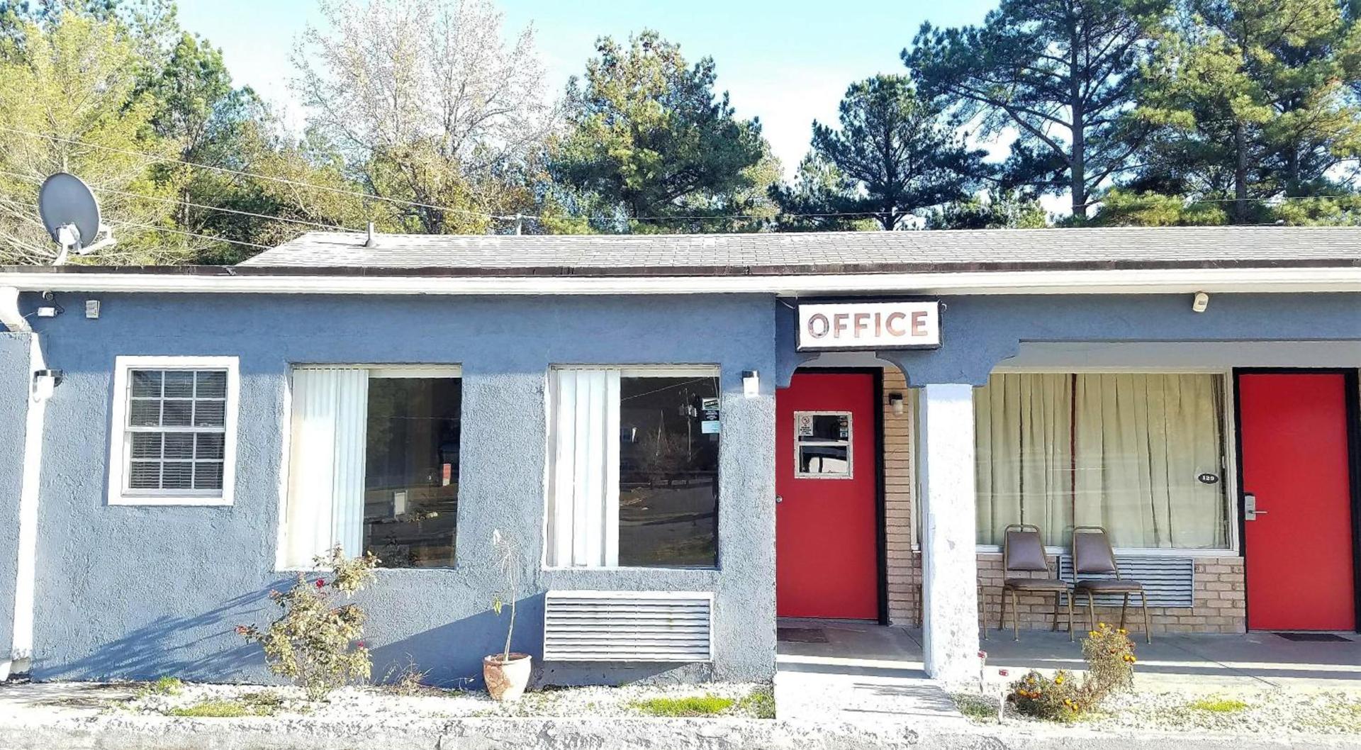 Roadway Inn Troy photo 28