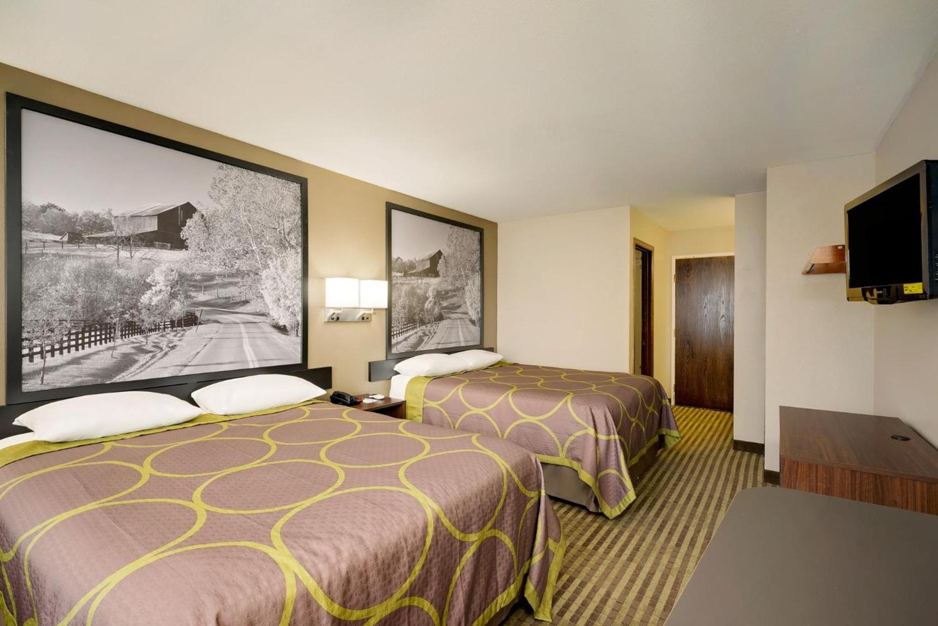Super 8 by Wyndham Lexington Hamburg Area photo 37
