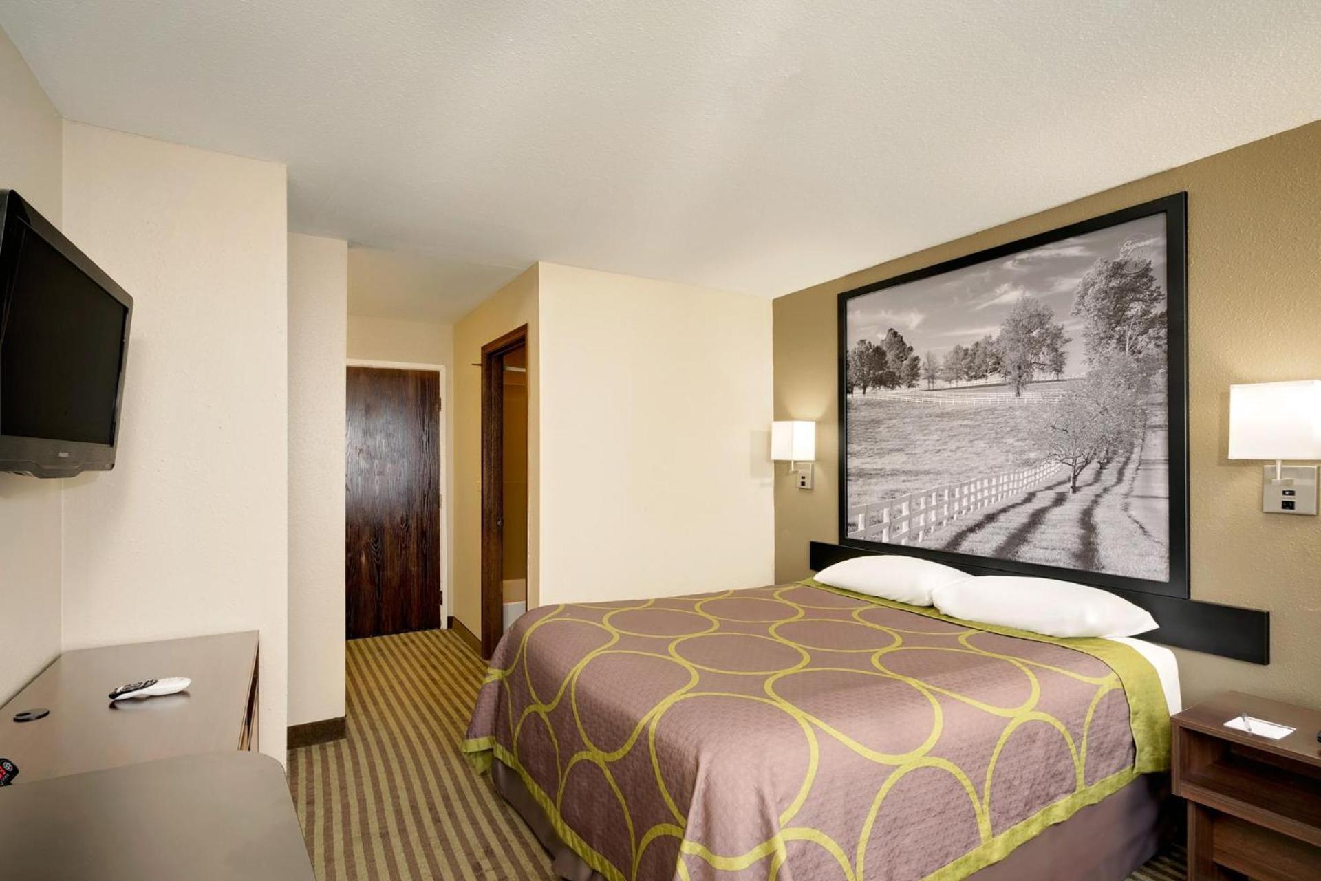 Super 8 by Wyndham Lexington Hamburg Area photo 29