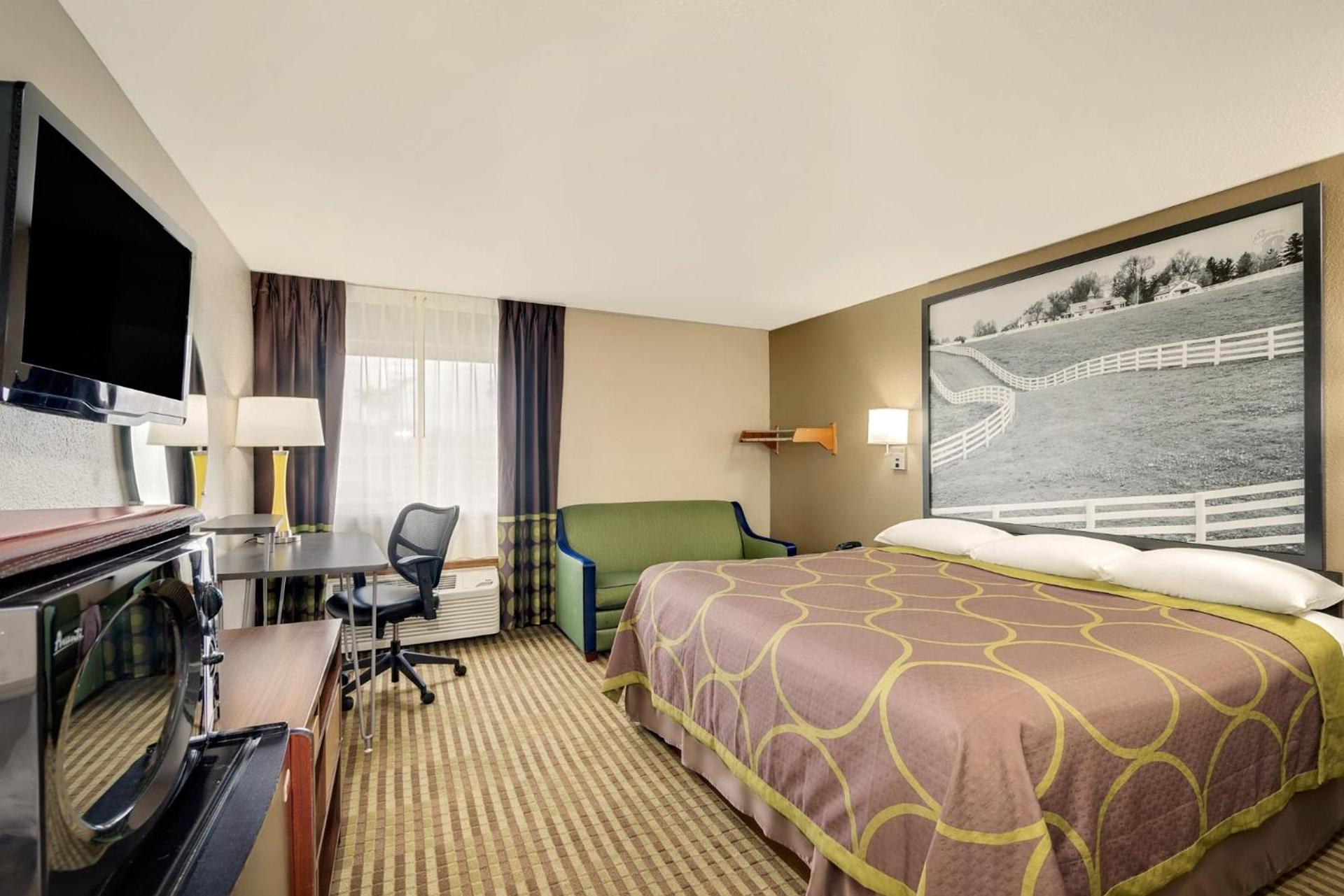 Super 8 by Wyndham Lexington Hamburg Area photo 27