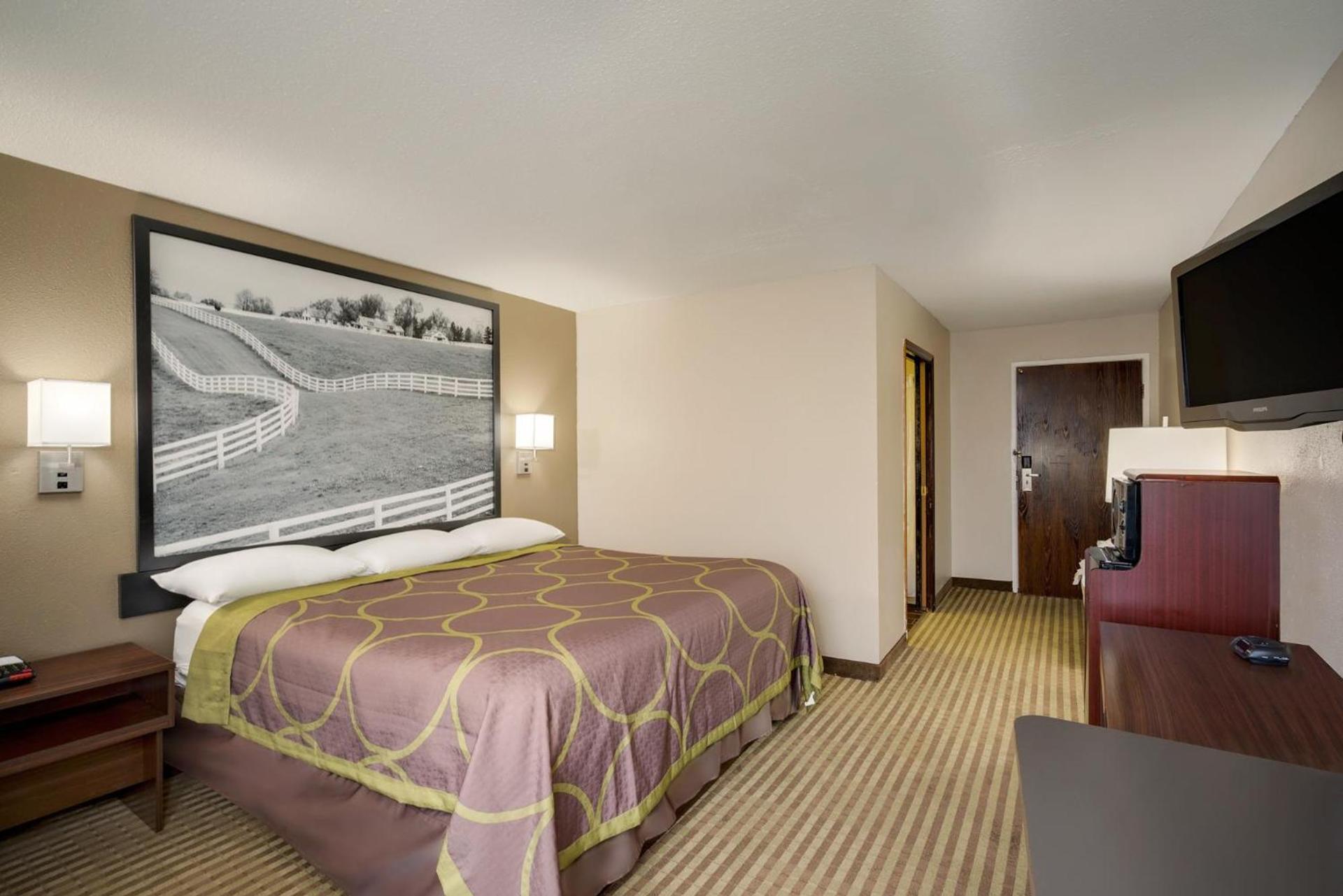 Super 8 by Wyndham Lexington Hamburg Area photo 26