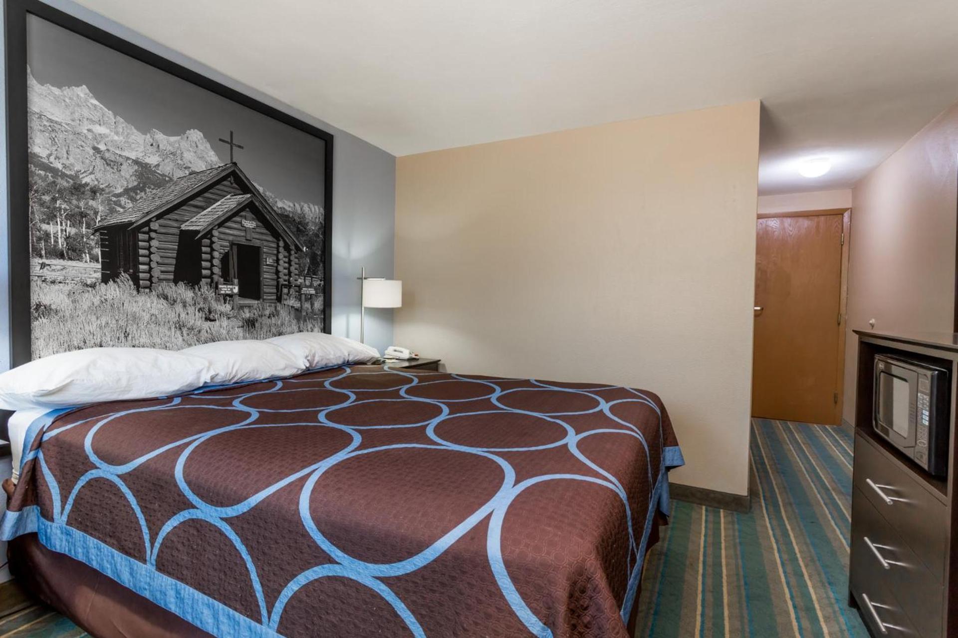 Super 8 by Wyndham Douglas photo 25