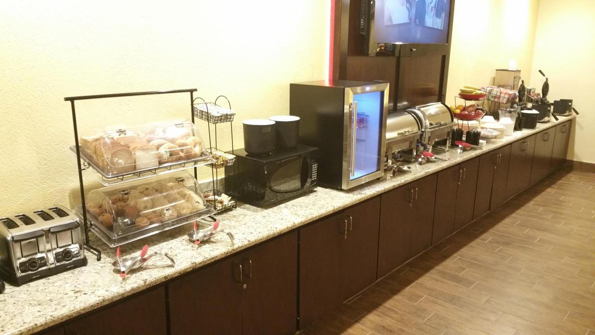 Ramada by Wyndham Houston Intercontinental Airport East photo 50