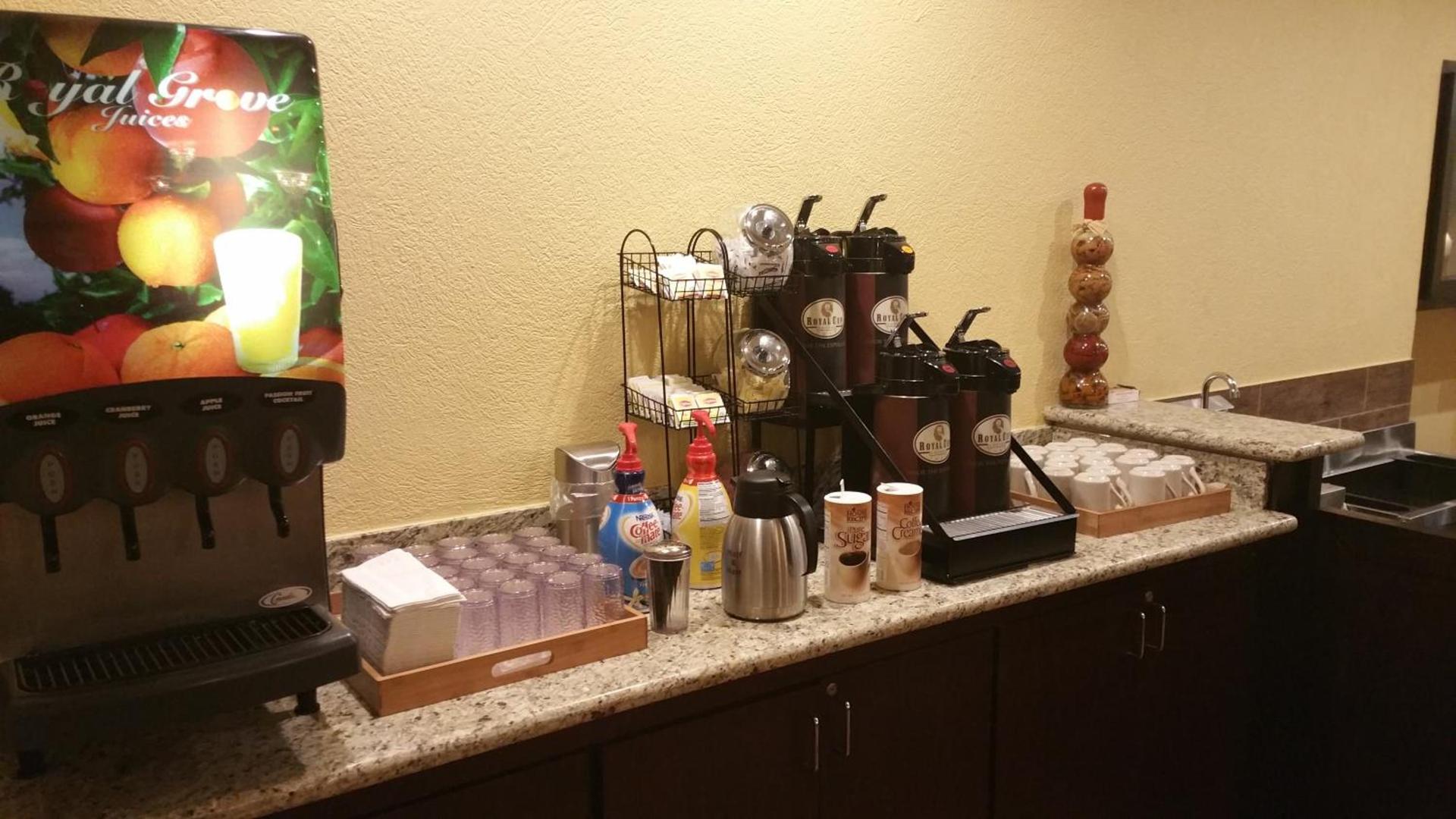 Ramada by Wyndham Houston Intercontinental Airport East photo 51