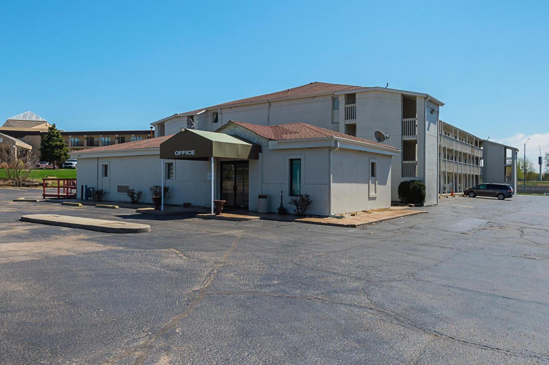 Motel 6-Blue Springs, MO photo 36
