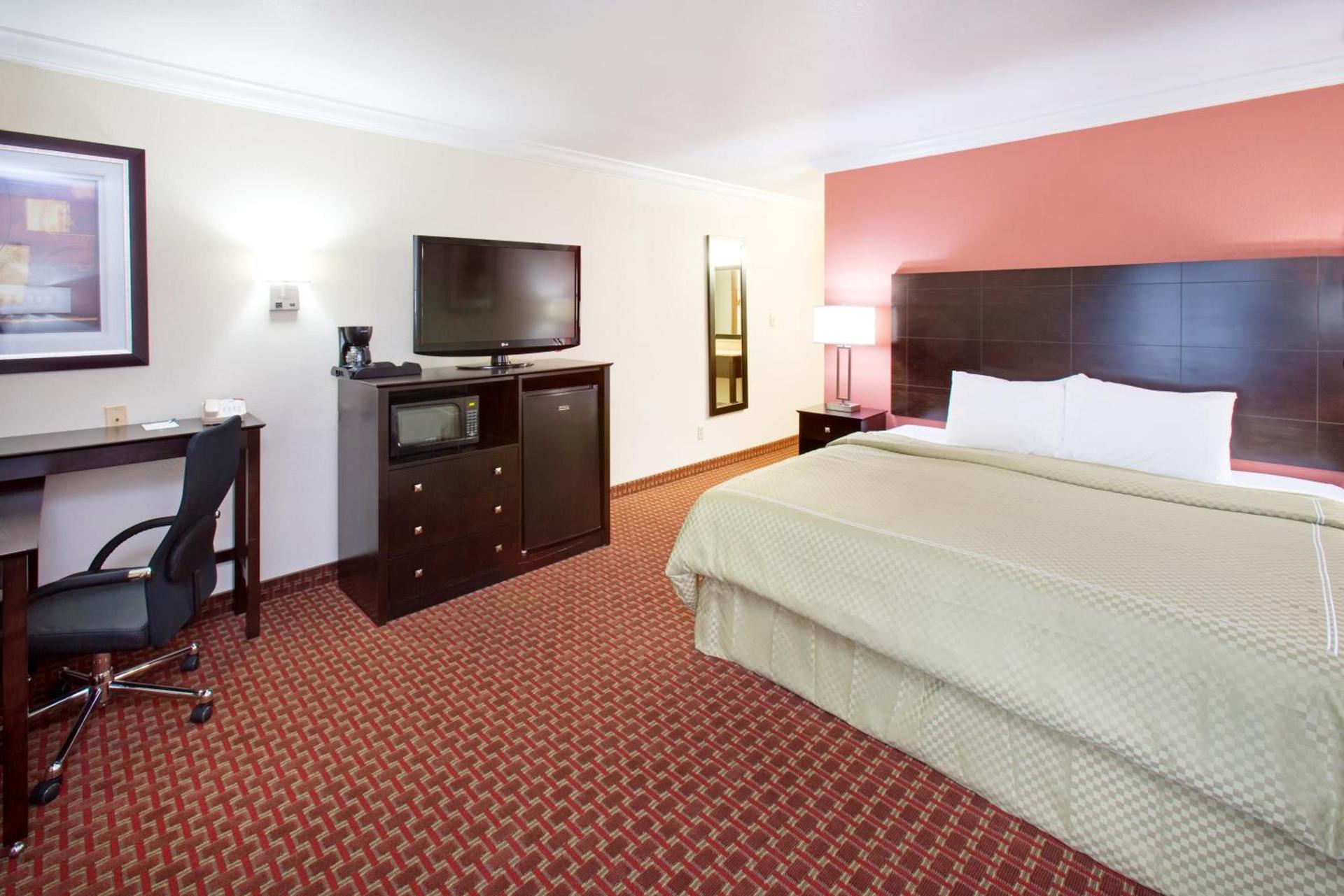 AmericInn by Wyndham Johnston Des Moines photo 29