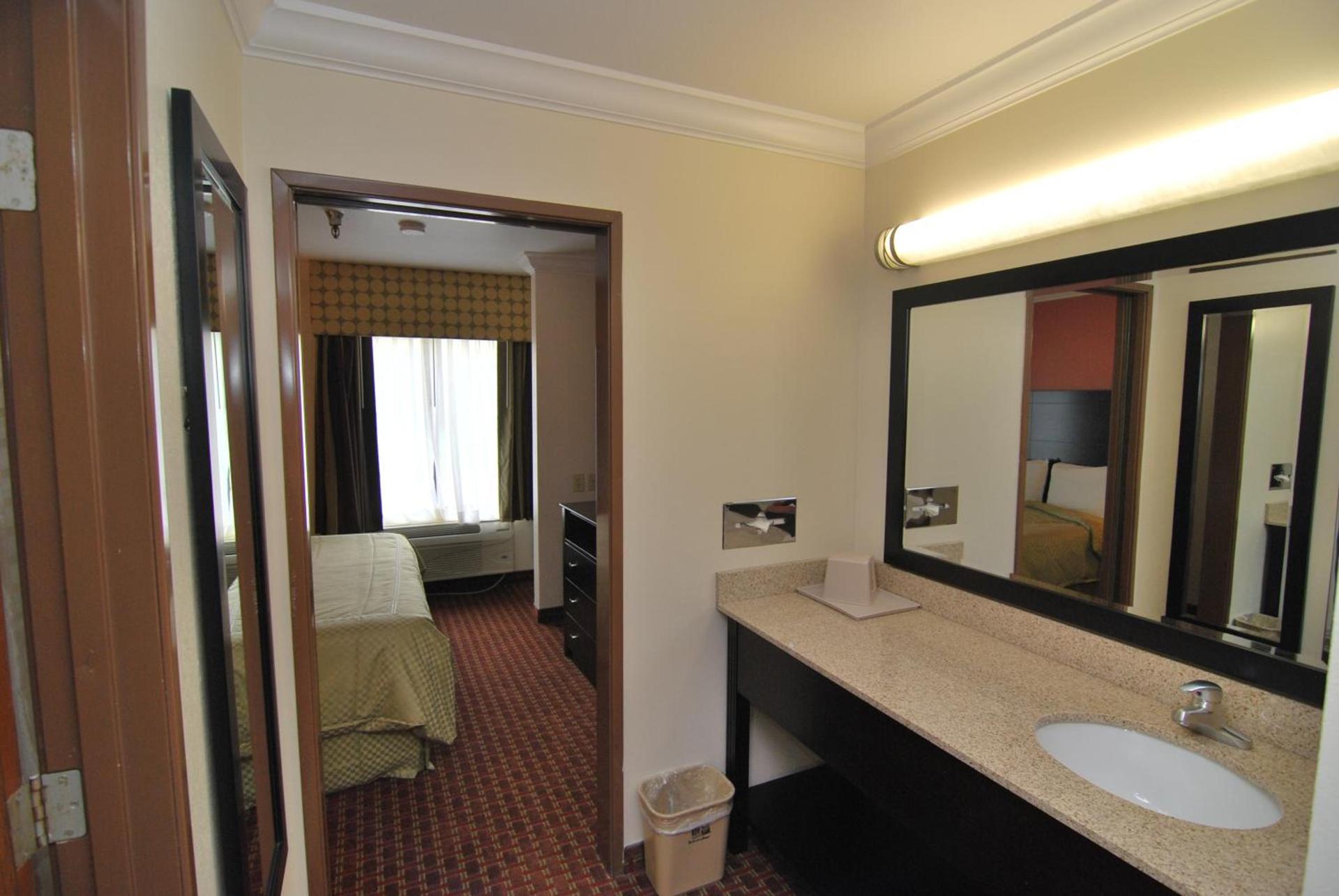 AmericInn by Wyndham Johnston Des Moines photo 26
