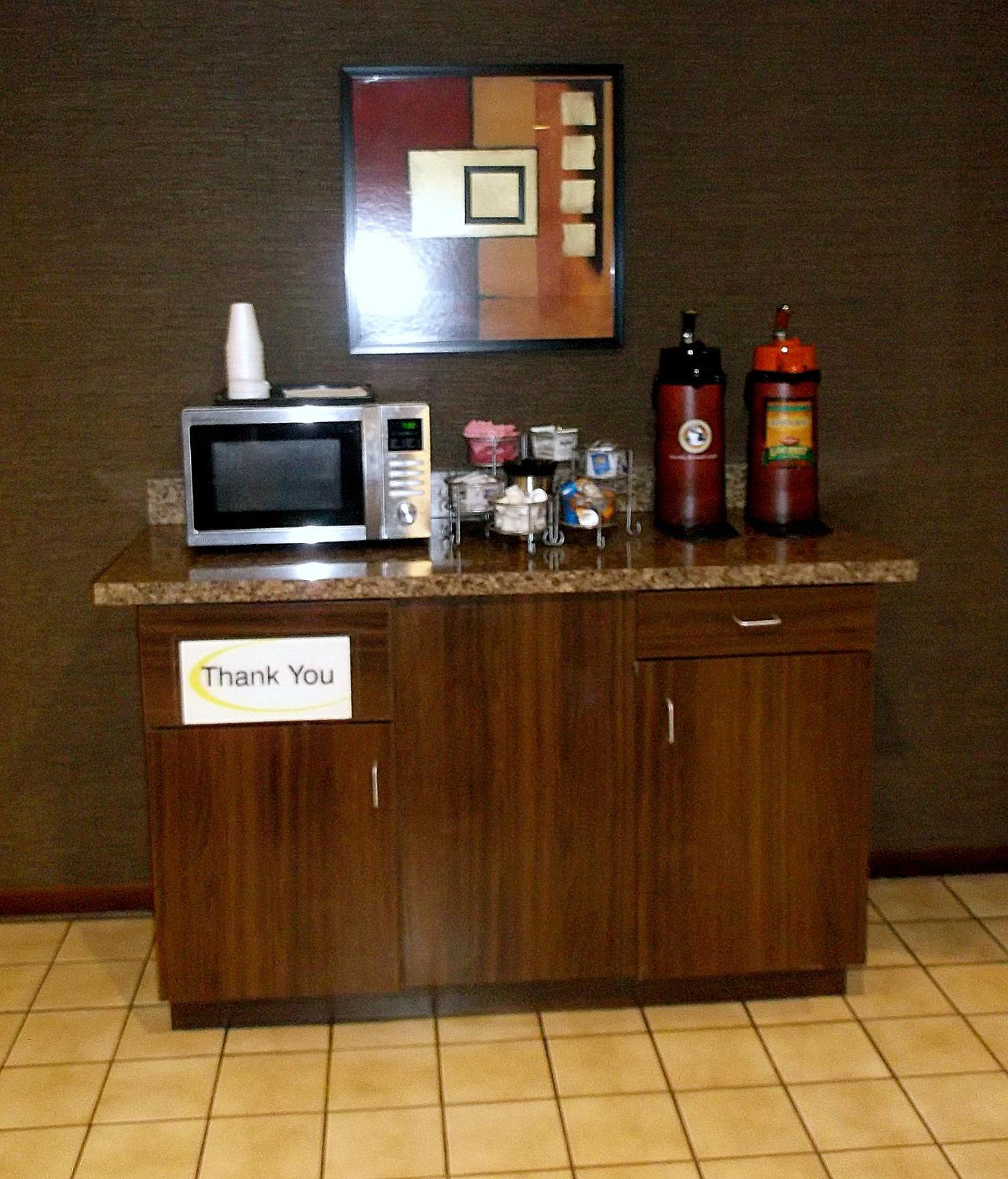 Super 8 by Wyndham Brookings photo 28