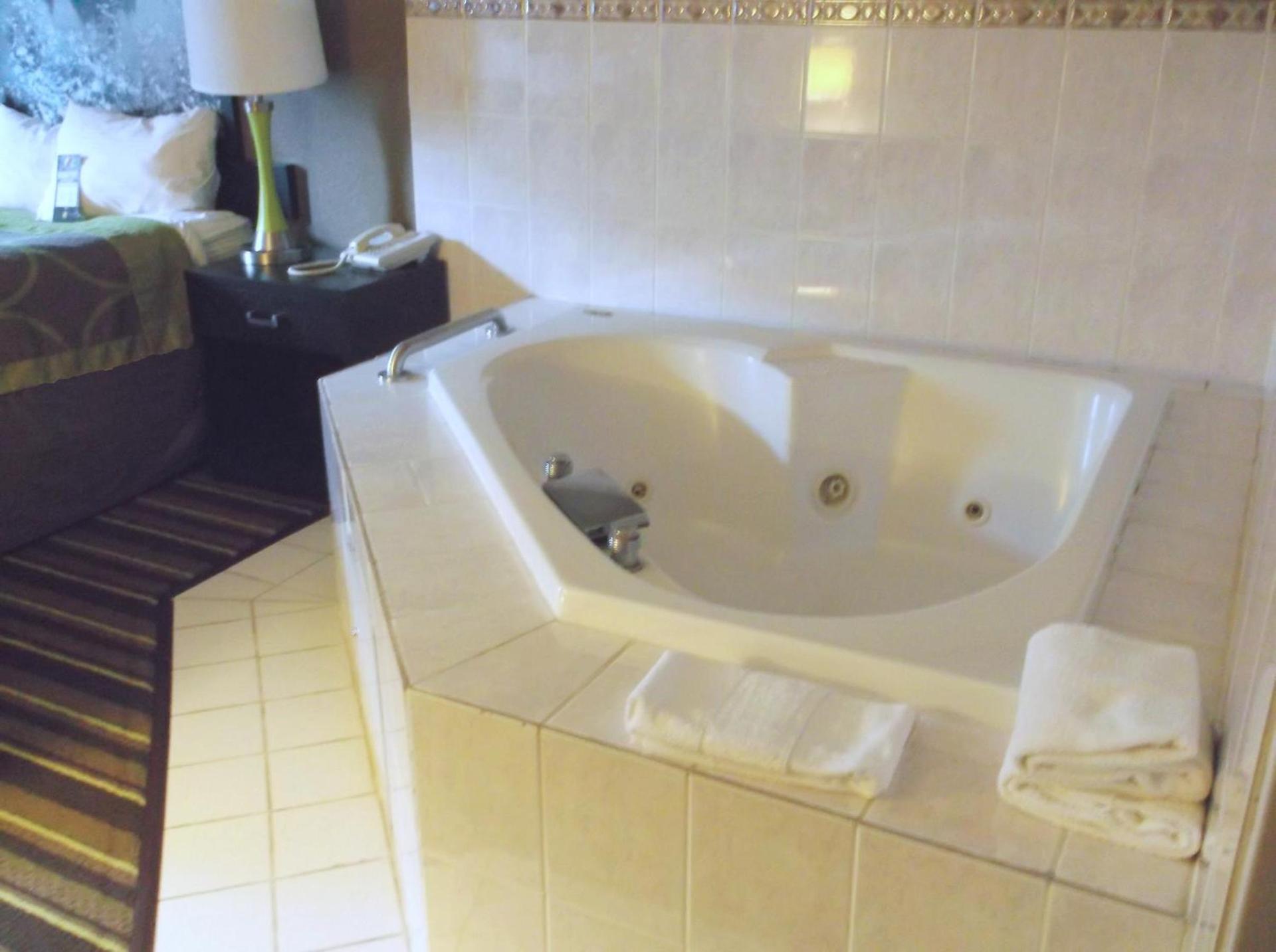 Super 8 by Wyndham Brookings photo 53