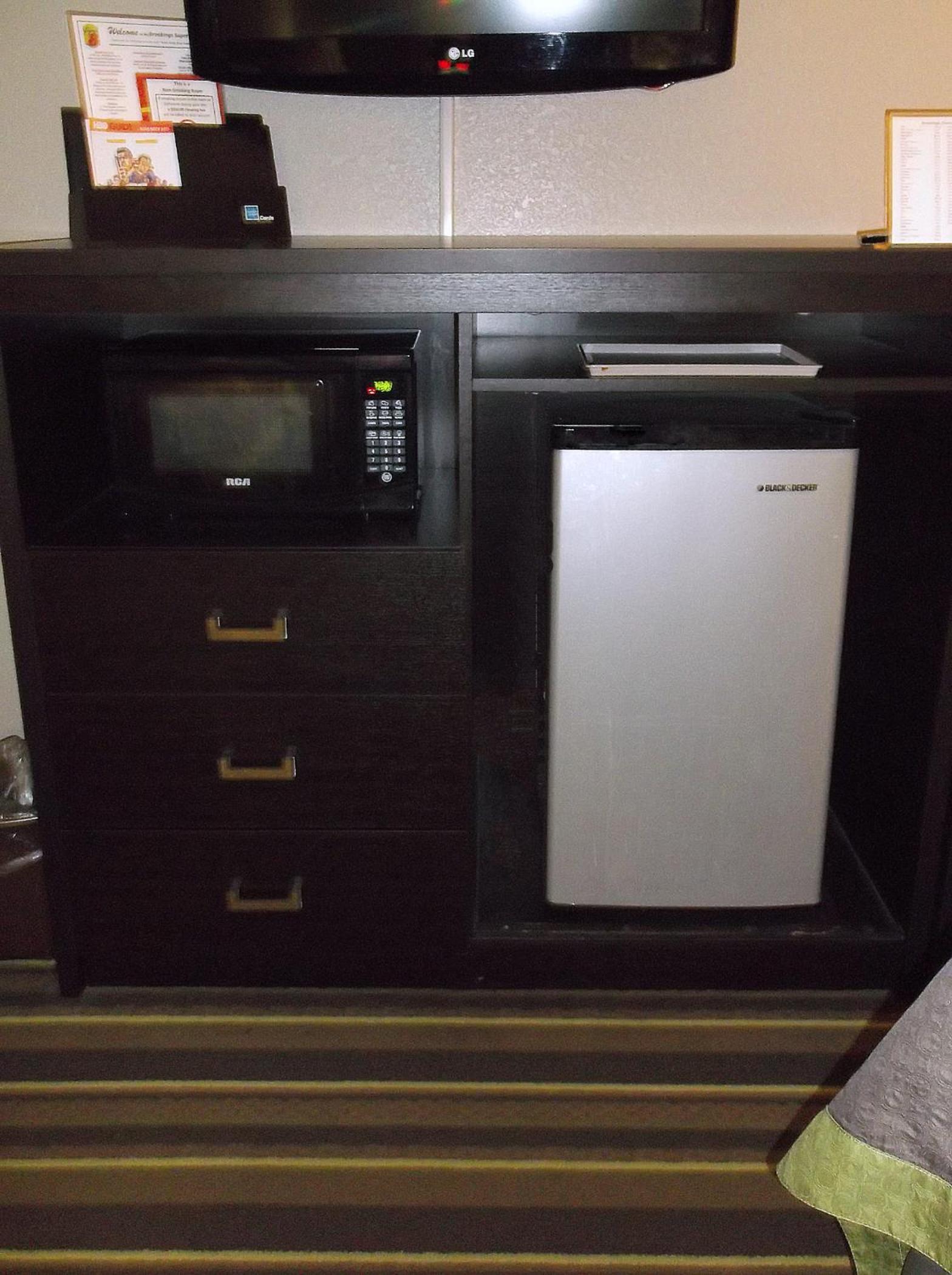 Super 8 by Wyndham Brookings photo 42