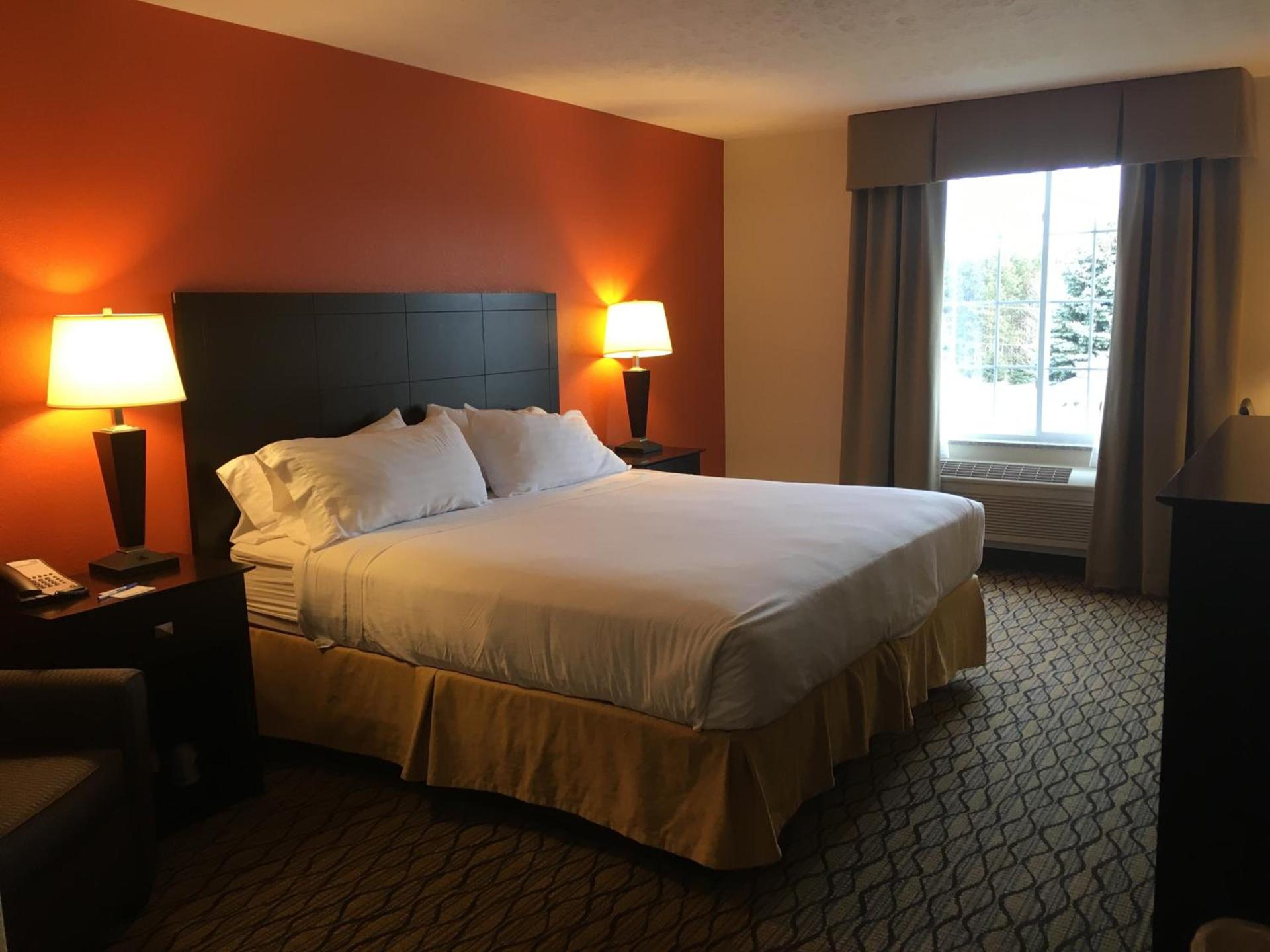 Holiday Inn Express Hotel & Suites Cadillac by IHG photo 10