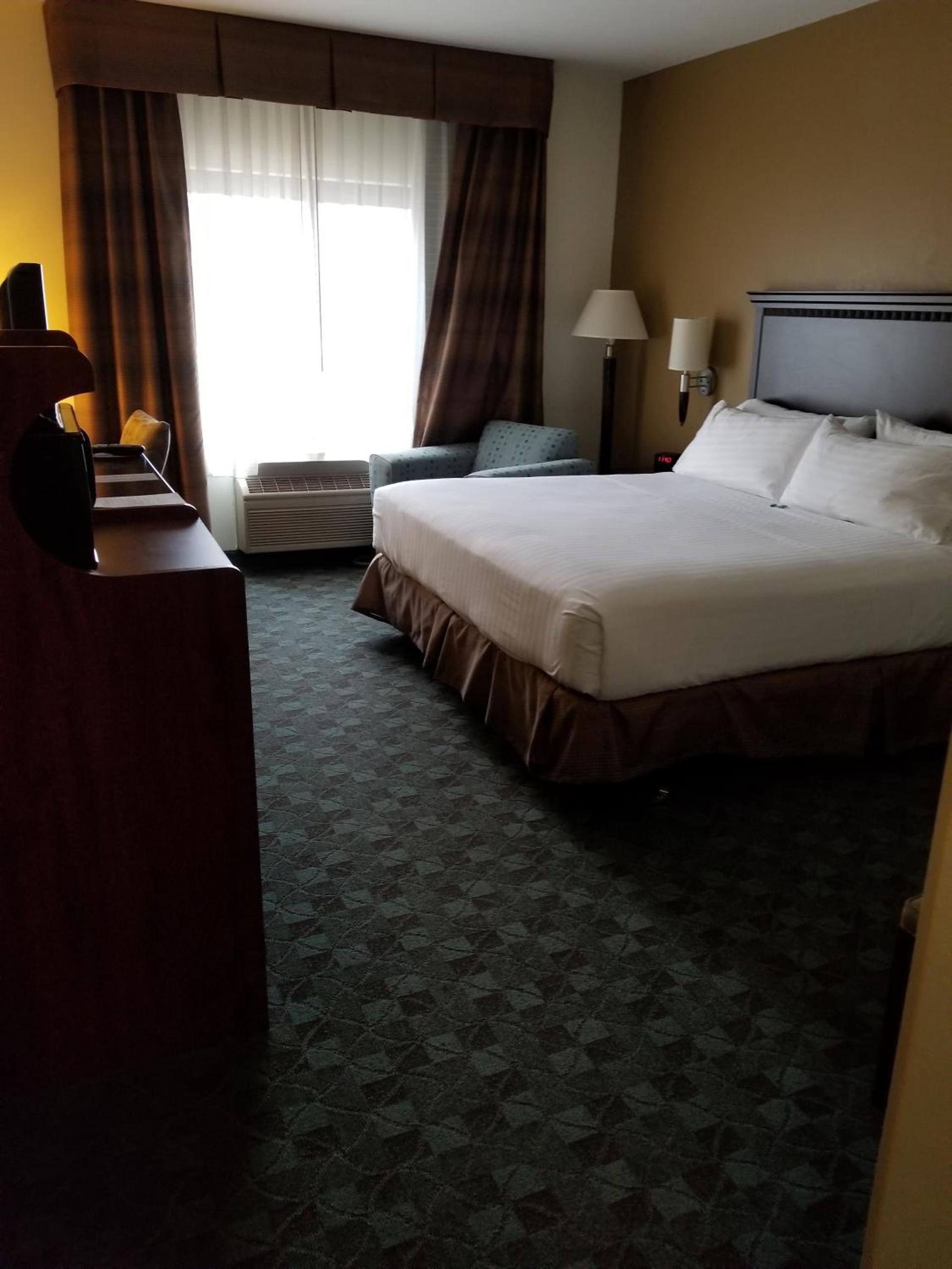 Holiday Inn Express Hotel & Suites Canton by IHG photo 4