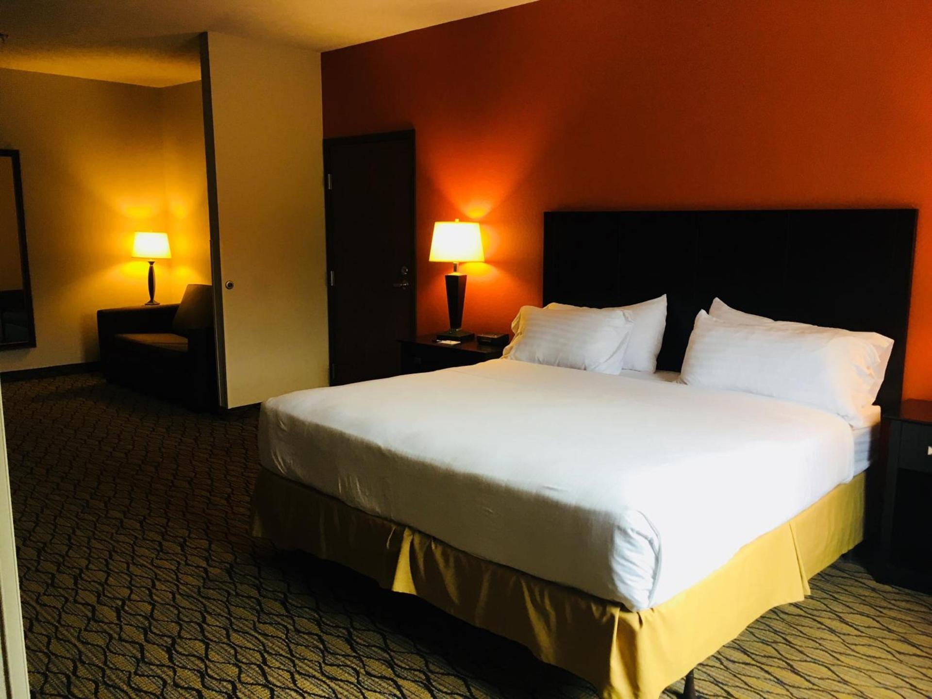 Holiday Inn Express Hotel & Suites Cadillac by IHG photo 4