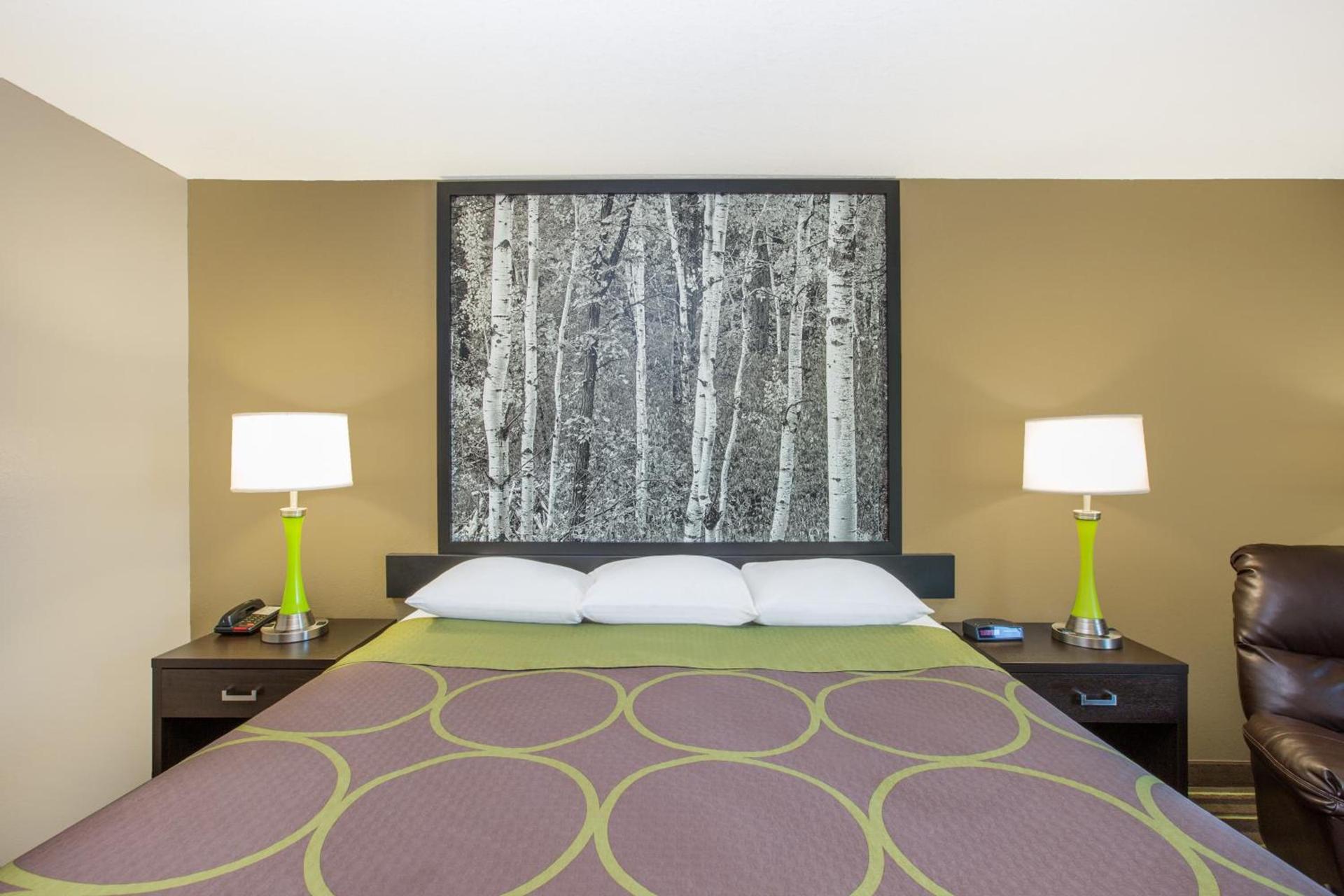 Super 8 by Wyndham Brookings photo 43