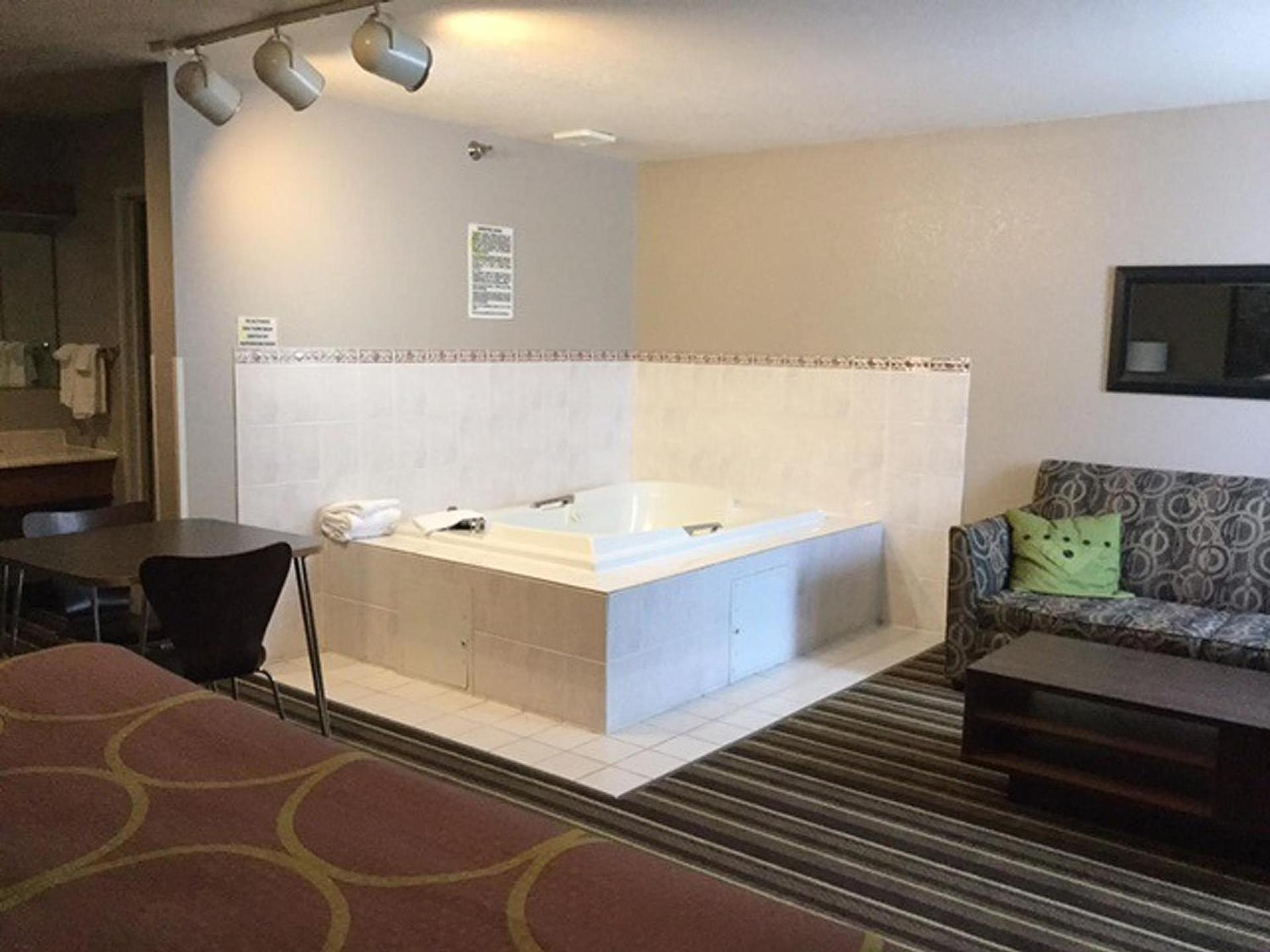 Super 8 by Wyndham Brookings photo 40