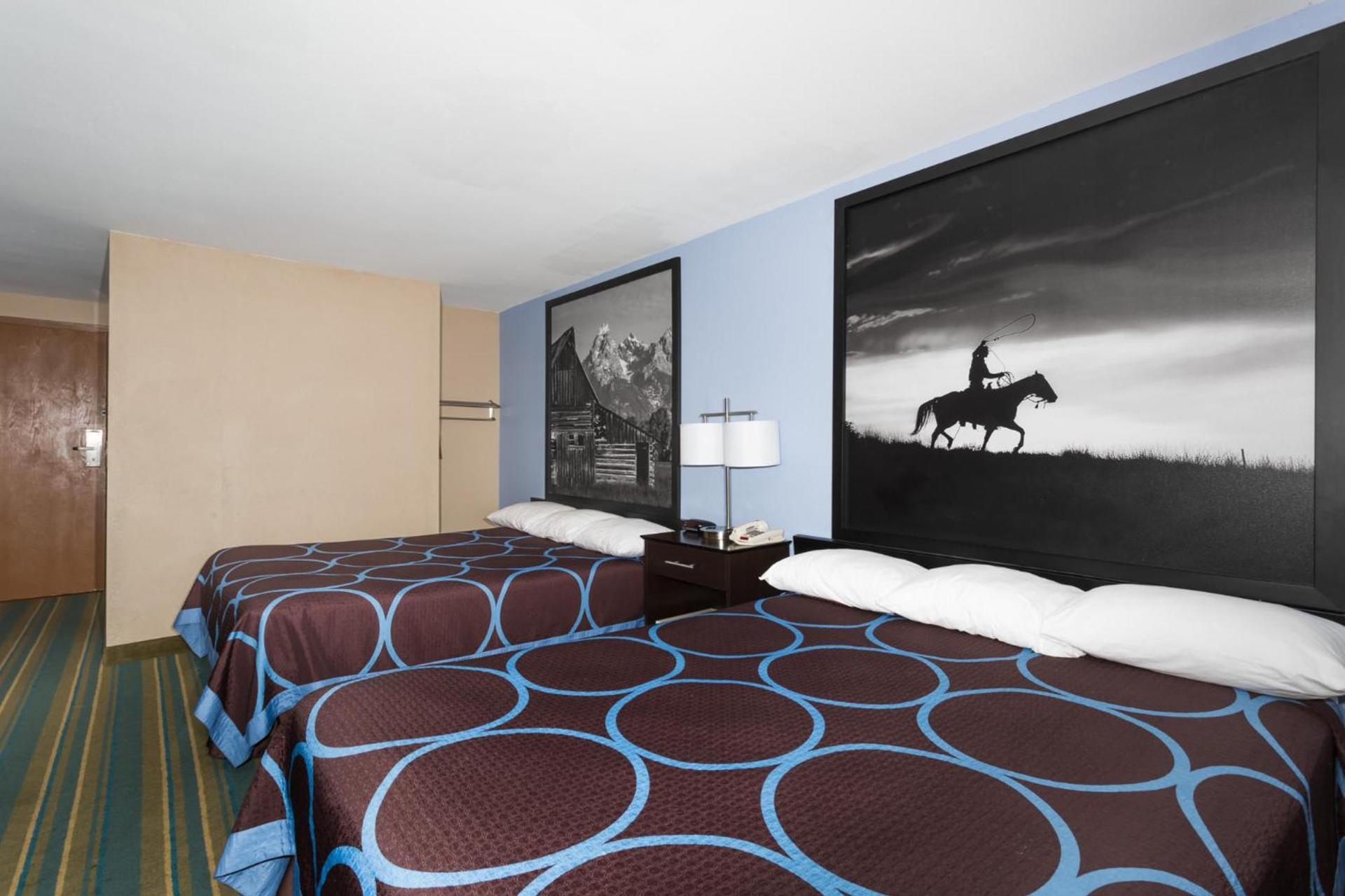 Super 8 by Wyndham Douglas photo 26
